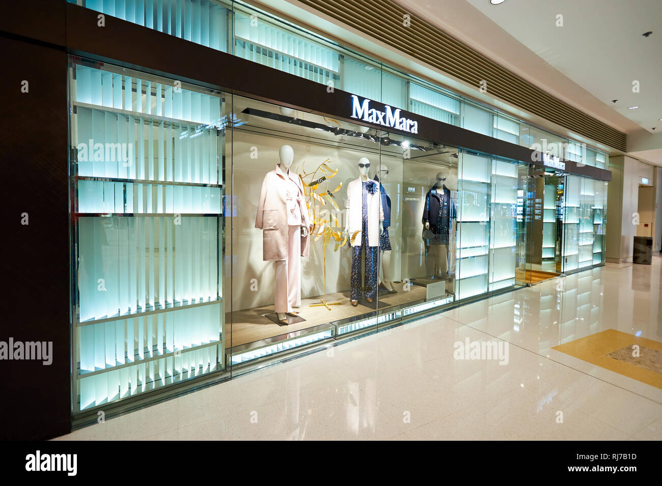 Hongkong - Januar 27, 2016: Innerhalb der Elemente Shopping Mall. Elemente ist ein großes Einkaufszentrum am 1 Austin Road, Tsim Sha Tsui, Kowloo Stockfoto