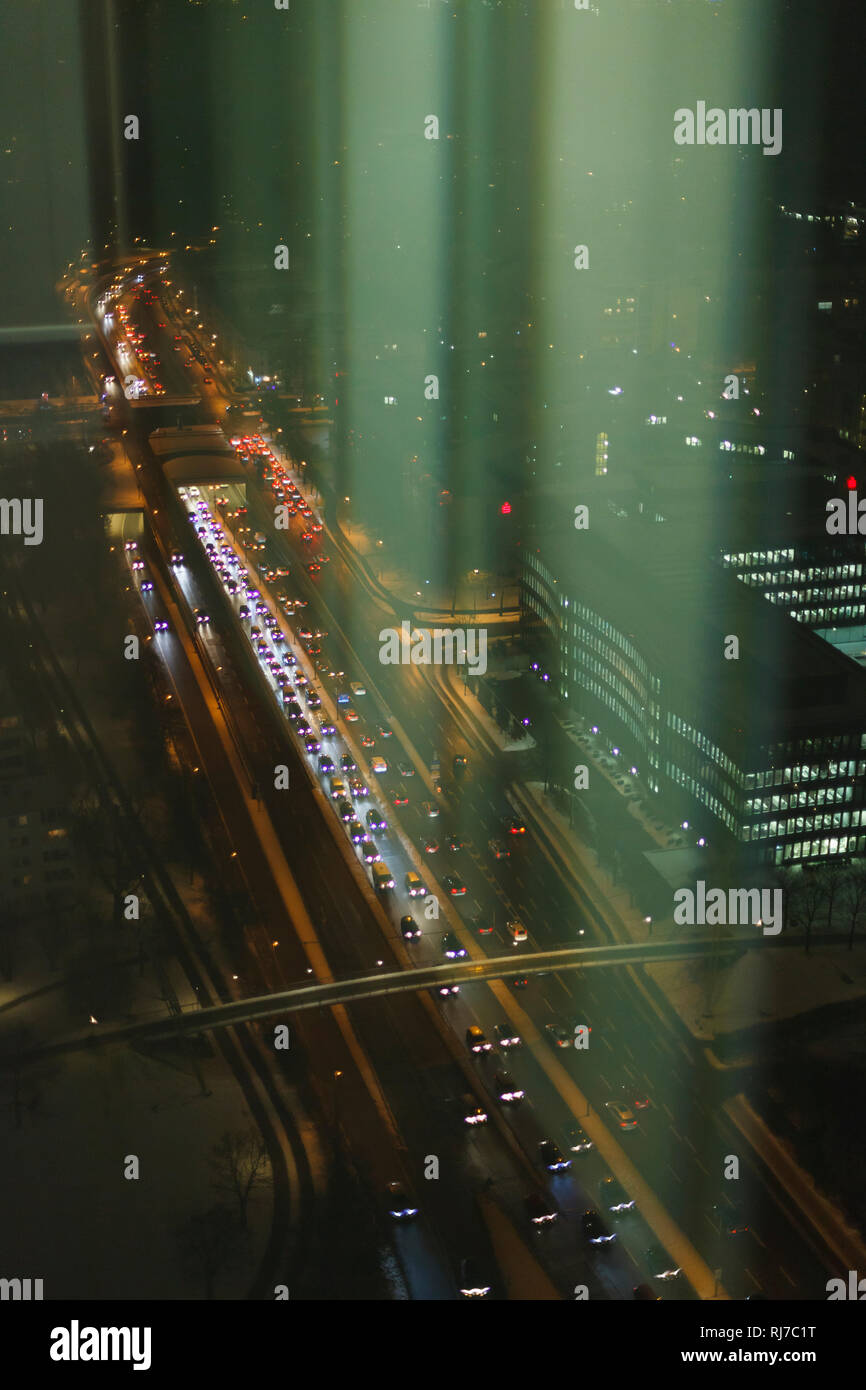 Ihr Browser kann leider keine eingebetteten Frames anzeigen von Großstadt, abendliche Rush hour Stockfoto