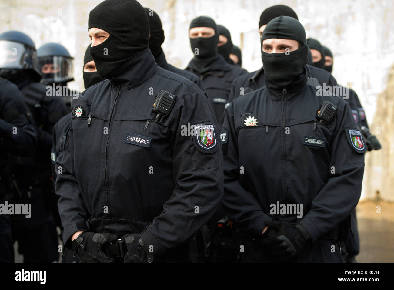 Bochum, Deutschland. 04 Feb, 2019. Polizisten des BFE, Detail, Ausrüstung, Uniformen, NRW-Innenminister Herbert Reul setzt die neuen Beweise sichern und Festnahme Einheit BFE des Landes NRW in Service, 05.02.2019 in Bochum. | Verwendung der weltweiten Kredit: dpa/Alamy leben Nachrichten Stockfoto