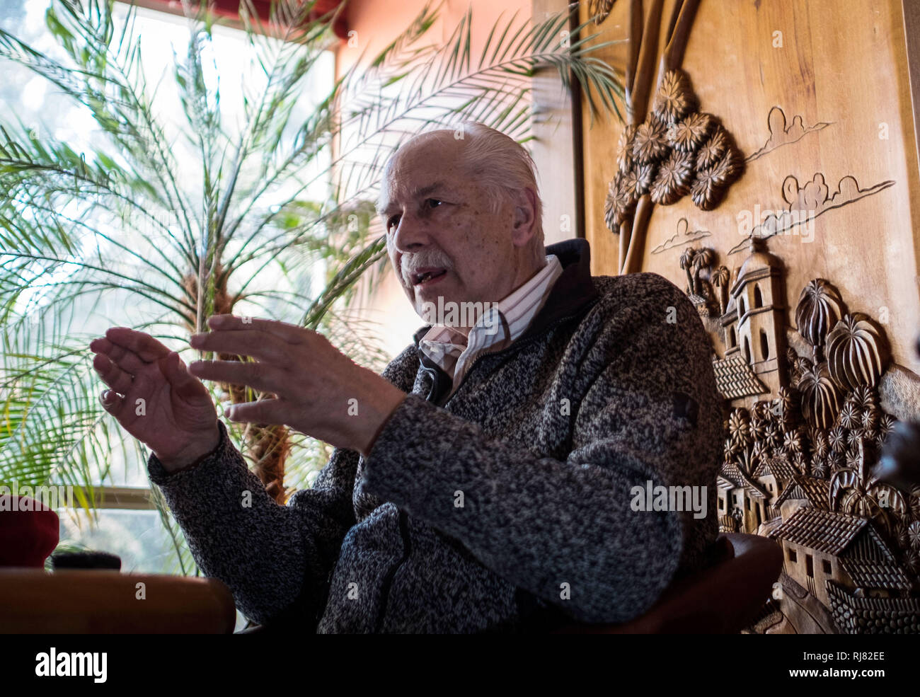 Mexiko Stadt, Mexiko. 04 Feb, 2019. Der deutsche Soziologe Heinz Dieterich spricht in einem Interview mit dpa. Er ist als Ideologe des sogenannten Sozialismus des 21. Jahrhunderts angesehen und diente als informeller Berater des Maduro Vorgänger Hugo Chavez, der Staatschef war von 1999 bis zu seinem Tod im Jahr 2013. (Dpa: "Chávez Ideologe: Maduro fallen, werden vom Militär" kommen ab 05.02.2019) Credit: Jacky Muniello/dpa/Alamy leben Nachrichten Stockfoto