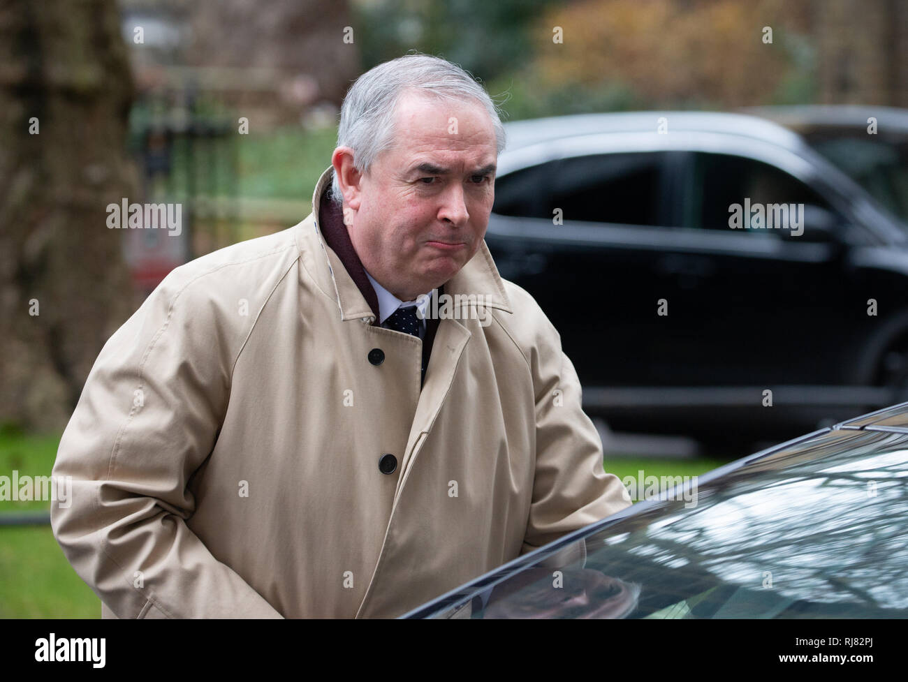 London, Großbritannien. 05 Feb, 2019. Geoffrey Cox, Attorney General, verlässt die Sitzung. Credit: Tommy London/Alamy leben Nachrichten Stockfoto