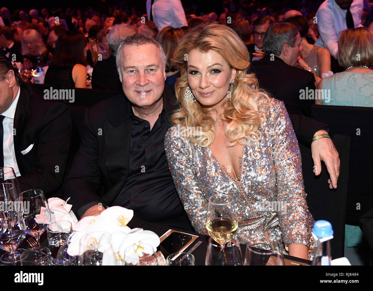 Wiesbaden, Deutschland. 02 Feb, 2019. Anouk Van Nes mit Ehemann Jürgen B. Härter Poolfoto! Ball des Sports in Wiesbaden auf 02.02.2019 | Verwendung der weltweiten Kredit: dpa/Alamy leben Nachrichten Stockfoto
