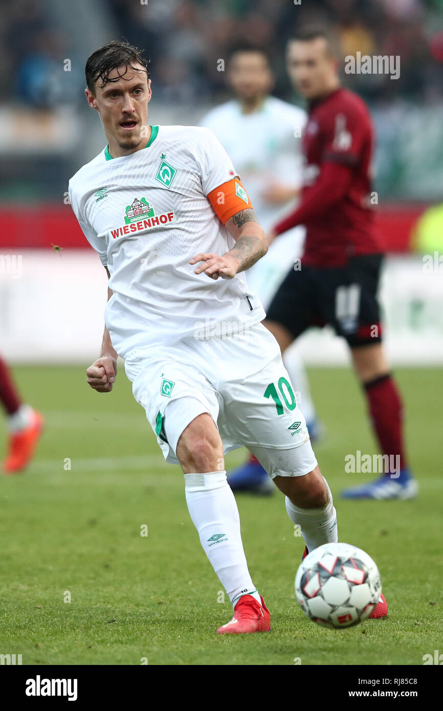 02 Februar 2019, Bayern, Nürnberg: Fußball: Bundesliga, 1.FC Nürnberg - Werder Bremen, den 20. Spieltag in Max Morlock Stadion. Max Kruse aus Bremen spielt den Ball. Foto: Daniel Karmann/dpa - WICHTIGER HINWEIS: In Übereinstimmung mit den Anforderungen der DFL Deutsche Fußball Liga oder der DFB Deutscher Fußball-Bund ist es untersagt, zu verwenden oder verwendet Fotos im Stadion und/oder das Spiel in Form von Bildern und/oder Videos - wie Foto Sequenzen getroffen haben. Stockfoto