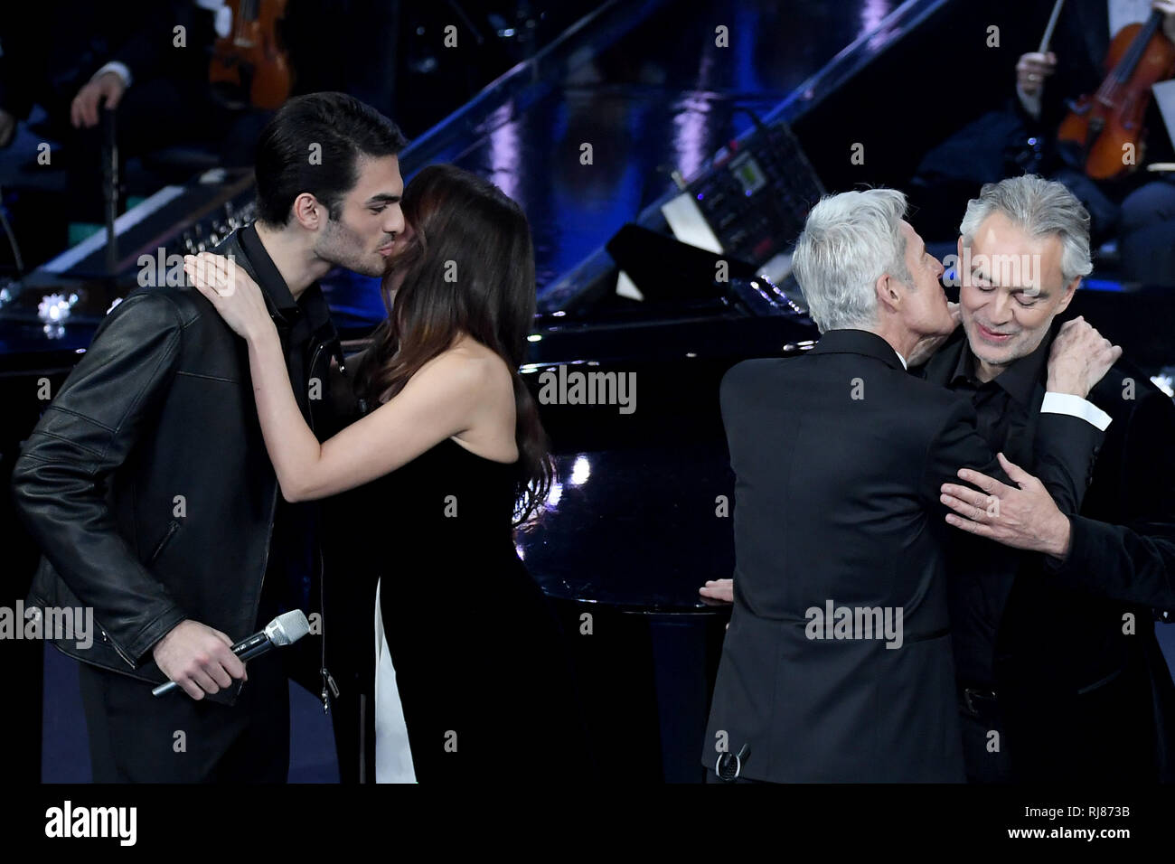 Sanremo, 69. Festival des italienischen Liedes 2019. Prima Serata. Im Foto Andrea Bocelli und Claudio Baglioni und Virginia Raffaele mit seinem Sohn Matteo Stockfoto