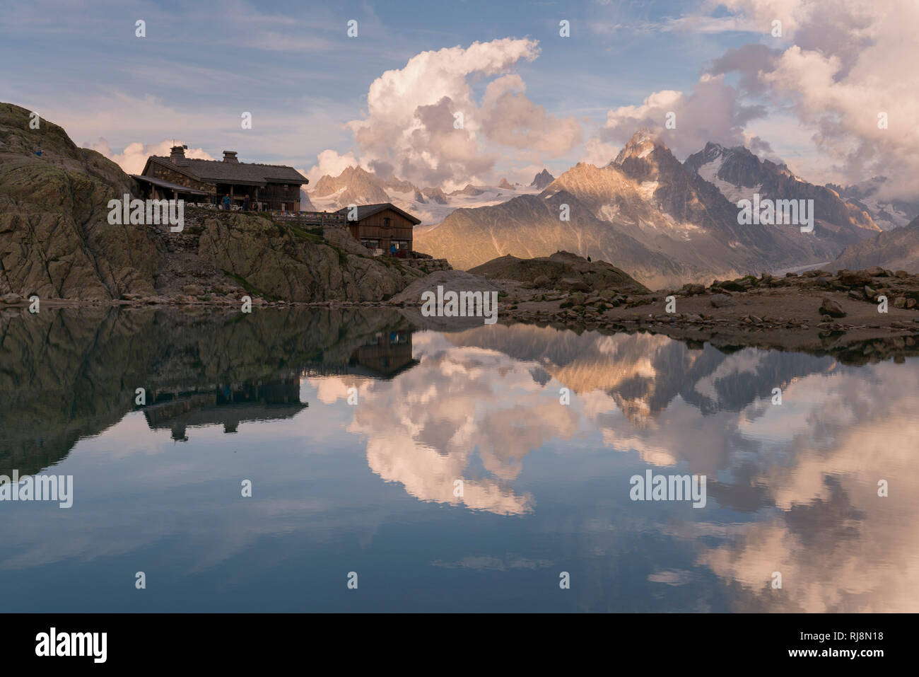 Lac Blanc, Refuge du Lac Blanc, Aiguille du Chardonnet, Haute-Savoie, Frankreich Stockfoto
