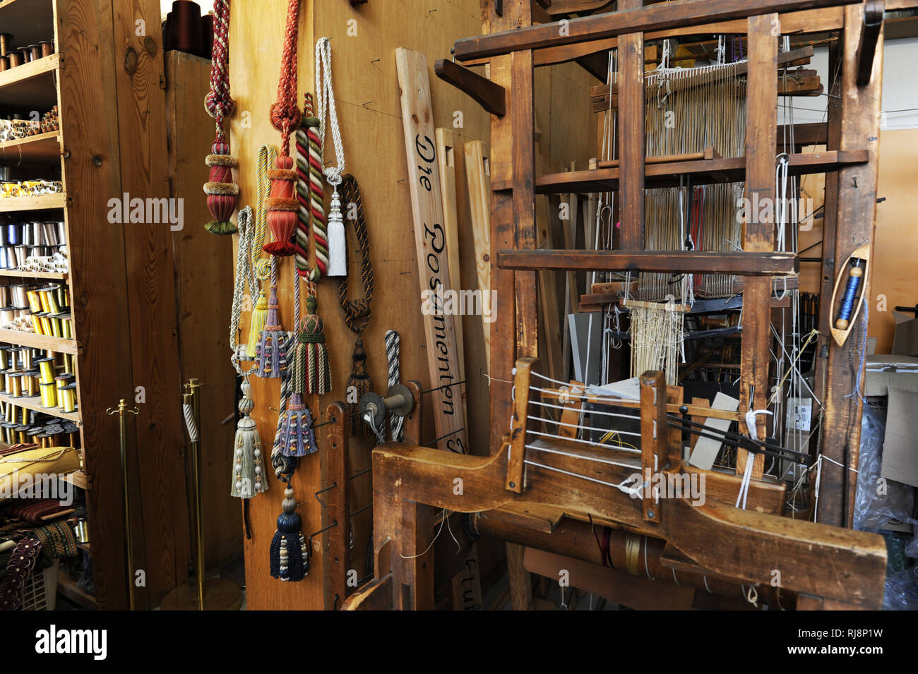 Posamenten Werkstatt, Herstellung, Werkzeug, Wandheizung Zubehör√∂r Stockfoto