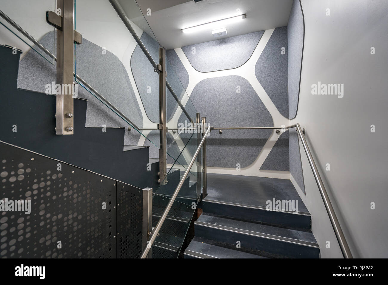 Innentreppe in einem Gebäude Stockfoto