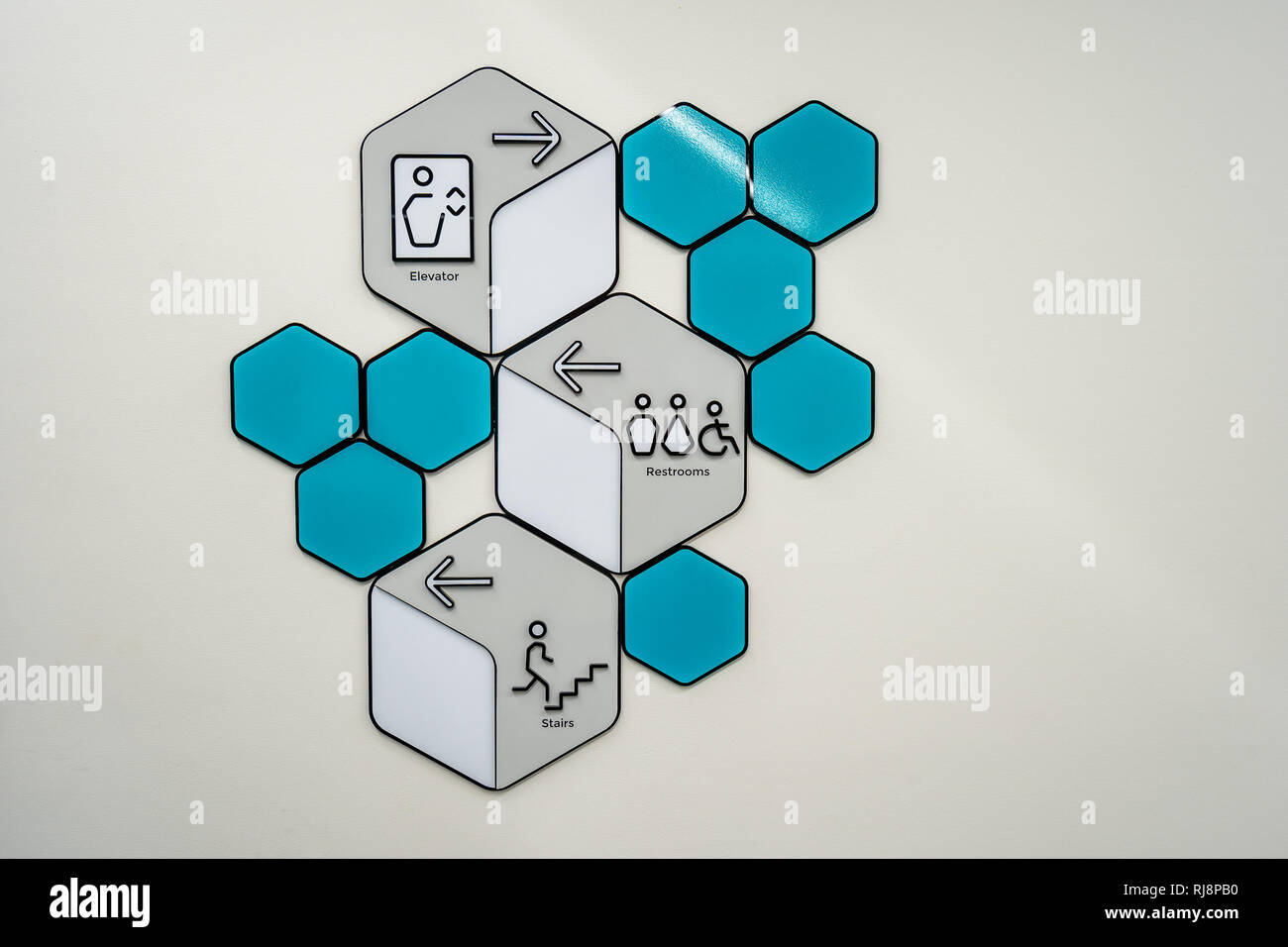 Stilvolle richtungen Zeichen für Toilette, Aufzug und Treppen Stockfoto