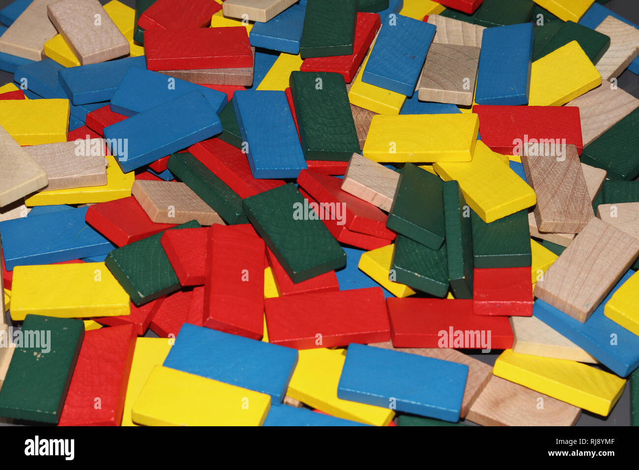 Farbe Blocks von der Ordnung ins Chaos und zurück; Stockfoto