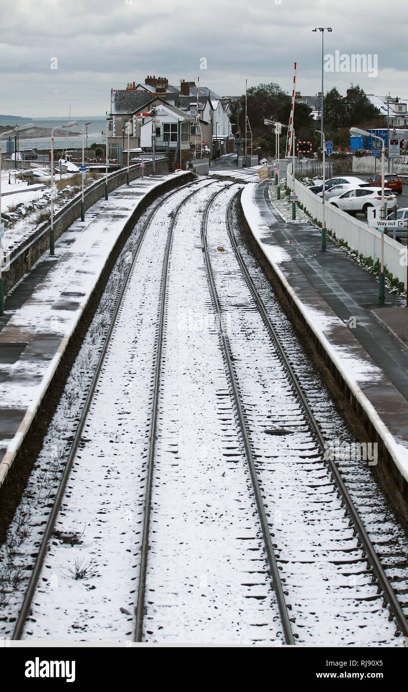 Die Züge sind bei noch Deganwy Station. 27. Februar 2018. Stockfoto