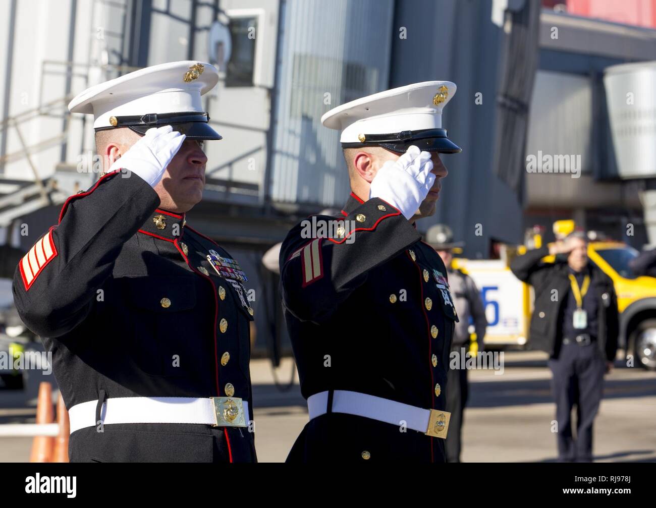 Us Marine Corps Pfc. Nicholas J. Cancilla, Firma B, 1st Battalion, 2nd Marines, kehrt nach 73 Jahren in Pittsburgh, Pa., Nov. 5, 2016. Cancilla wurde in Aktion (KIA) Nov. 20, 1943 auf der Insel Betio, Tarawa Atolls, Republik Kiribati während des Zweiten Weltkrieges getötet Stockfoto