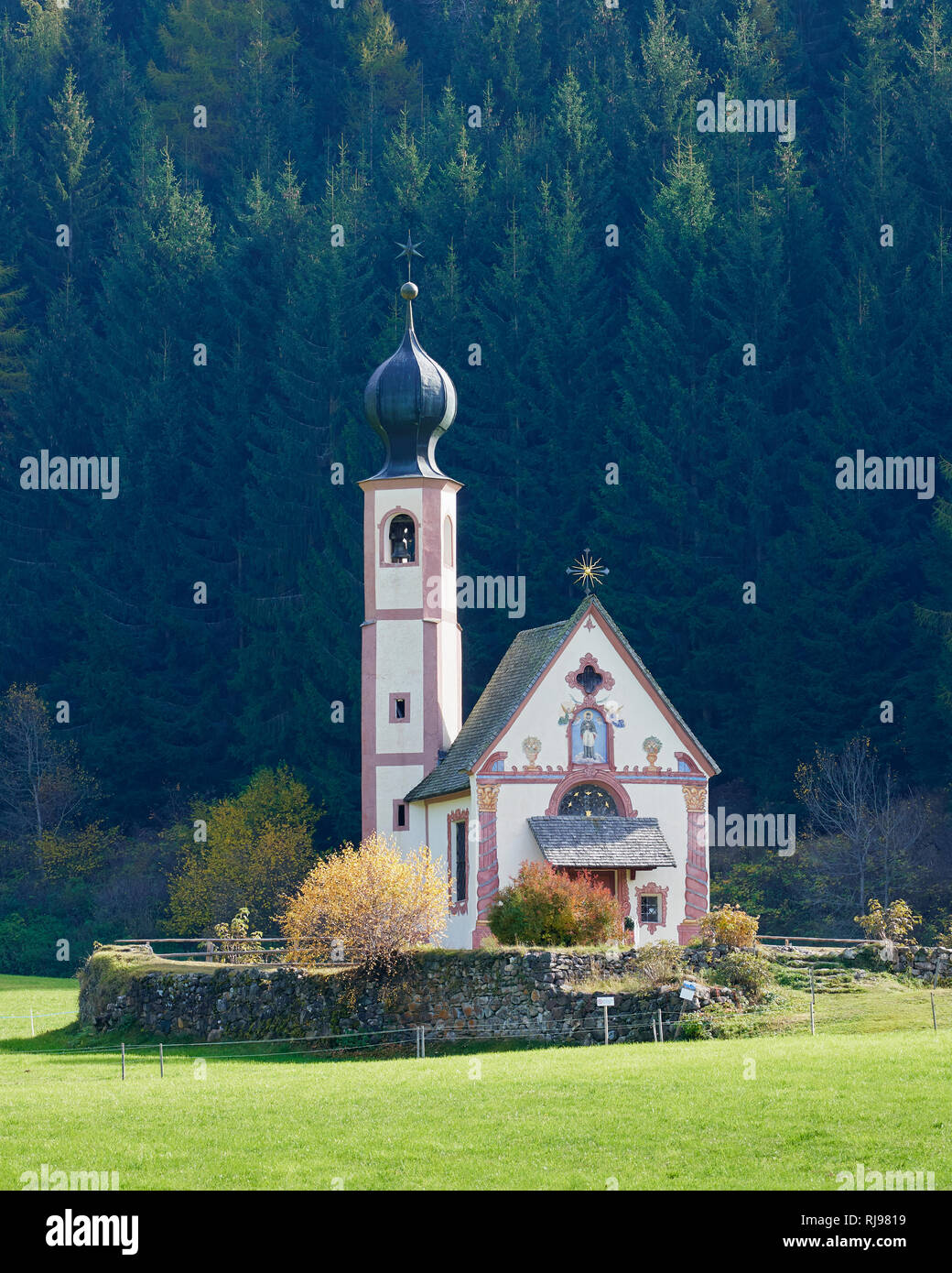 Chiesetta di San Giovanni, Kapelle St. Johann in Ranui, Val di Funes, Dolomiten, Südtirol, Italien Stockfoto