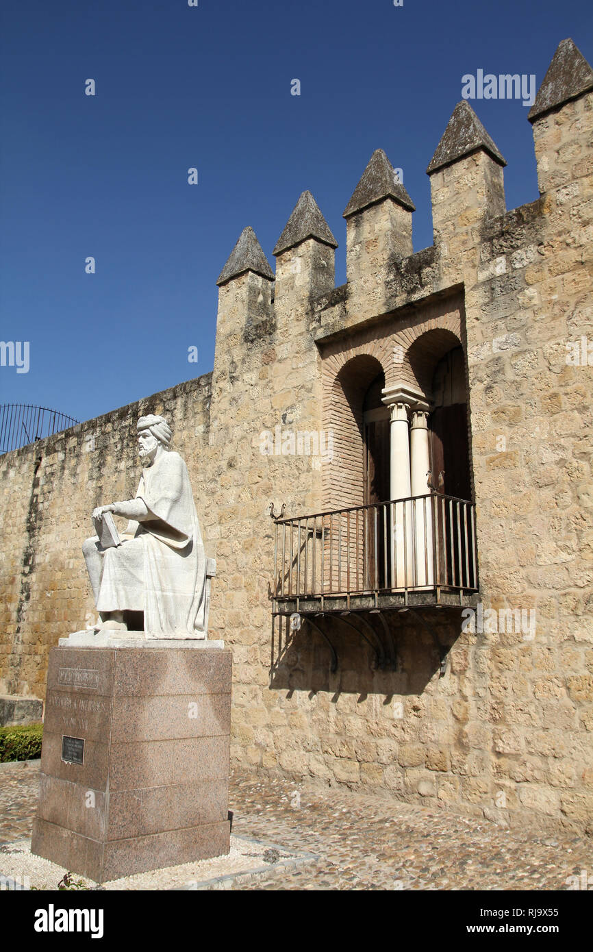 Cordoba, Spanien - alte Stadt in Andalusien. UNESCO-Weltkulturerbe. Statue des berühmten Philosophen - Averroes. Stockfoto