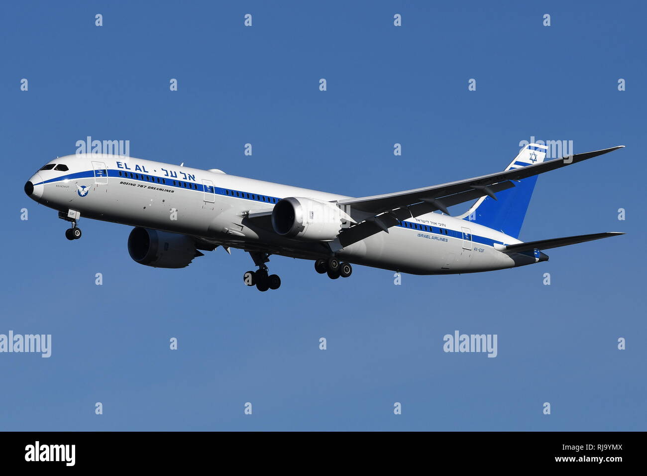 BOEING 787-9 DREAMLINER 4X-EDF VON EL AL Israel Airlines im Retro Design. Stockfoto