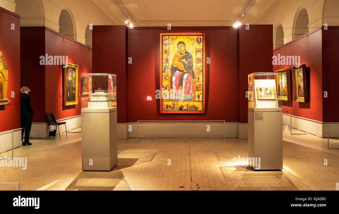 Moskau, Russland - Januar 25, 2019: Hausmeister in der Halle des alten byzantinischen Kunst der wichtigste Ausstellung im Staatlichen Museum Puschkin Puschkin Museum der Bildenden Künste. Stockfoto