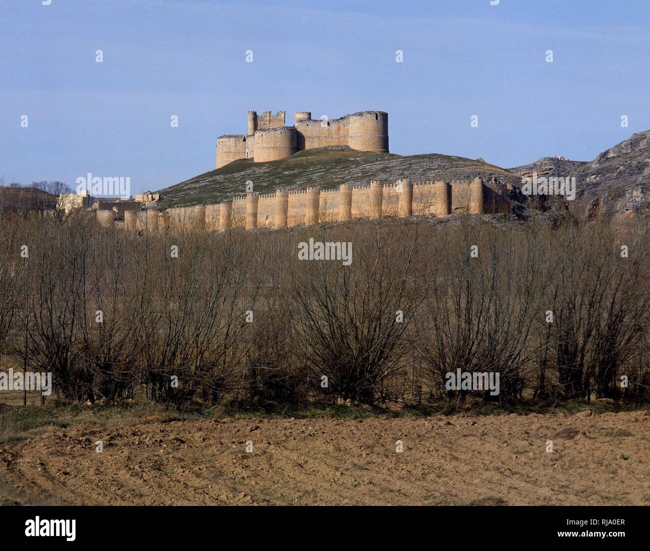 PANORAMICA DEL CASTILLO DE Berlanga de Duero, CONSTRUIDO EN EL SIGLO XVI. Lage: CASTILLO. Soria. Spanien. Stockfoto