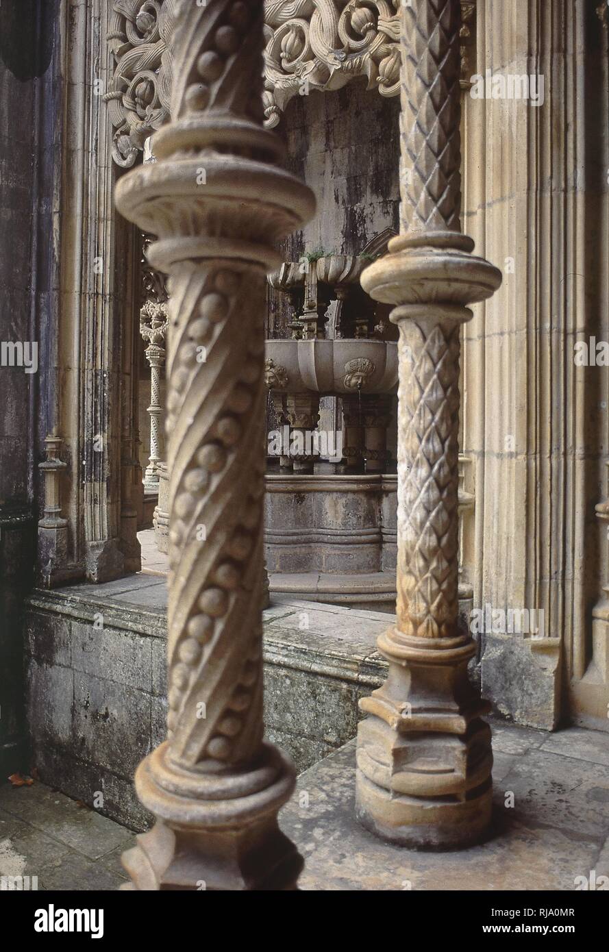 CLAUSTRO REAL-VENTANALES - ARTE MANUELINO. Lage: MONASTERIO DE SANTA MARIA DE LA VICTORIA. BATALHA. PORTUGAL. Stockfoto