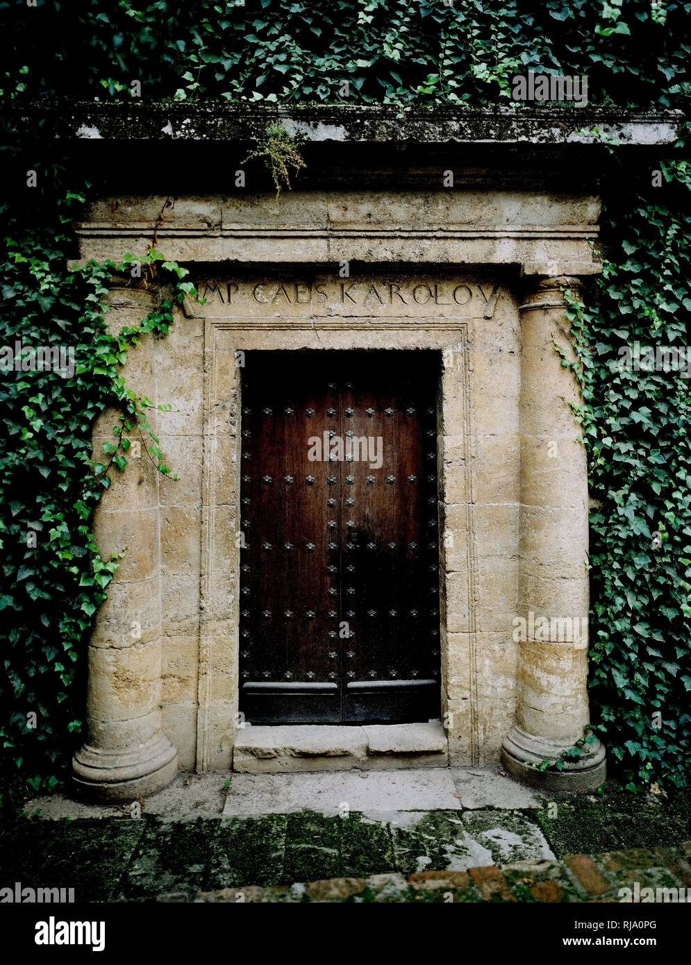 PUERTA RENACENTISTA S XVI. Lage: PALACIO DE CARLOS V GRANADA. Spanien. Stockfoto