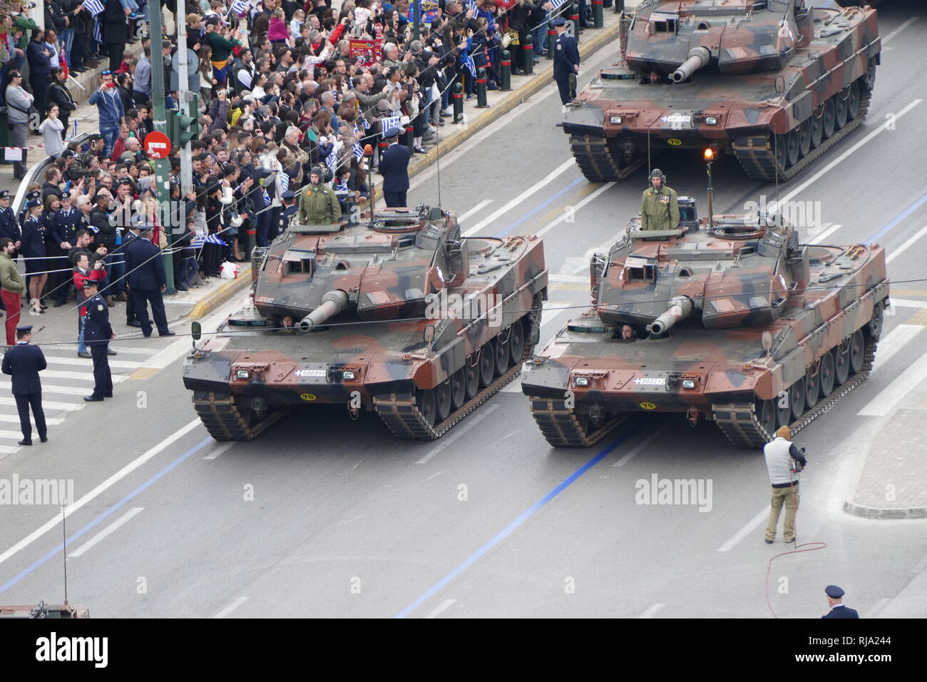 Griechische Militär, Parade in Athen für die 2018 Tag der Unabhängigkeit feiern. Griechenland ist Mitglied der NATO (North Atlantic Treaty Organization). Stockfoto