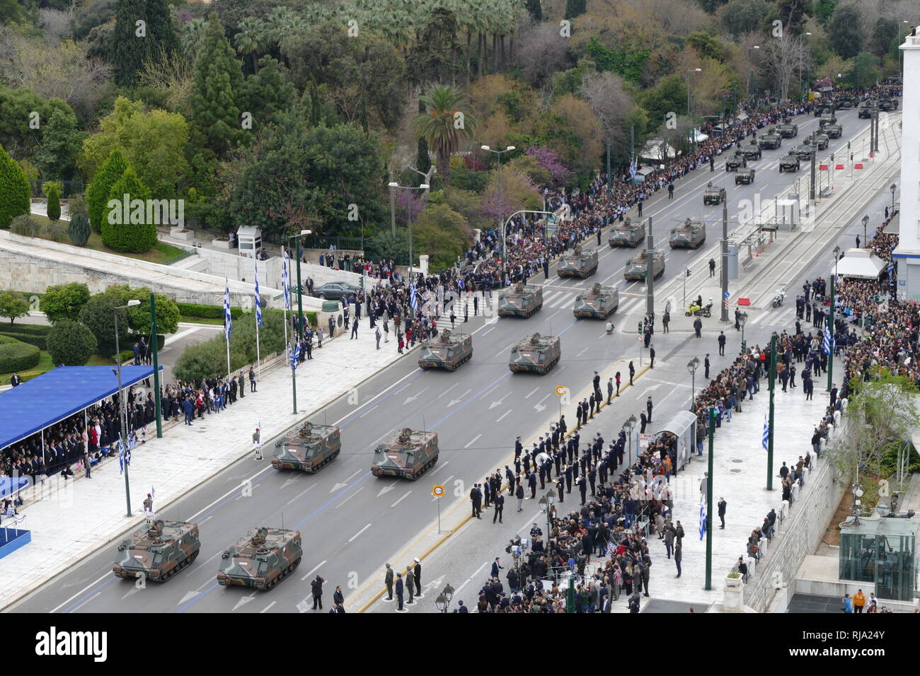 Griechische Militär, Parade in Athen für die 2018 Tag der Unabhängigkeit feiern. Griechenland ist Mitglied der NATO (North Atlantic Treaty Organization). Stockfoto