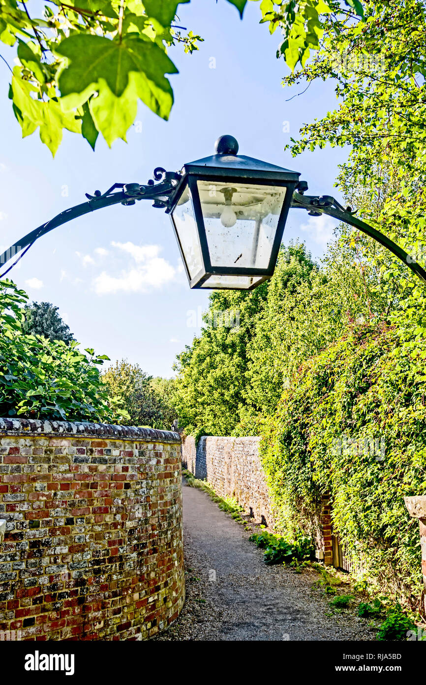 Berwick (England, Sussex): Kirche St. Michael und alle Engel - Kirchhof Stockfoto