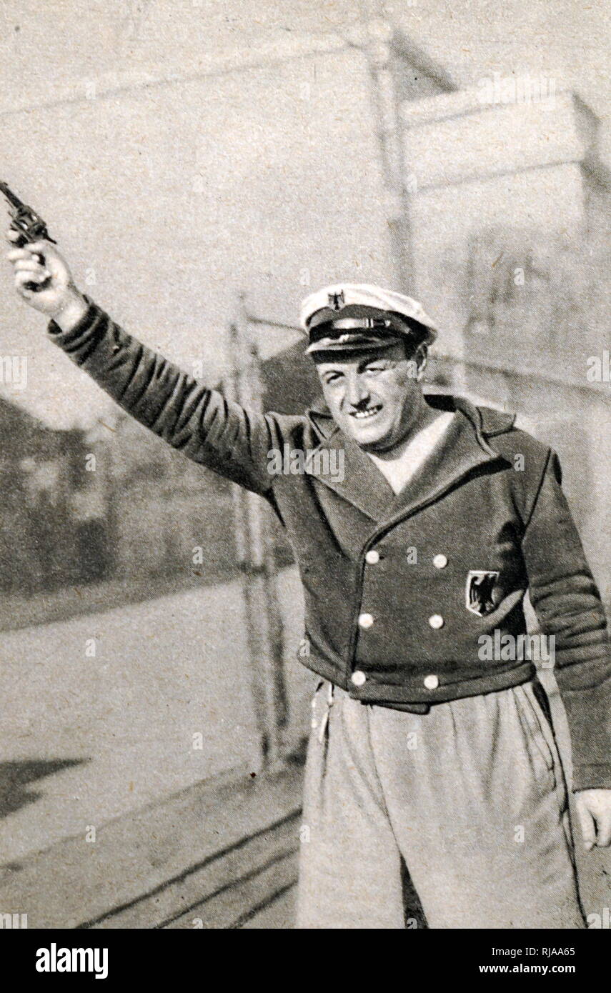 Foto: Franz Miller feuerte eine Schreckschusspistole während der Olympischen Spiele 1932. Stockfoto