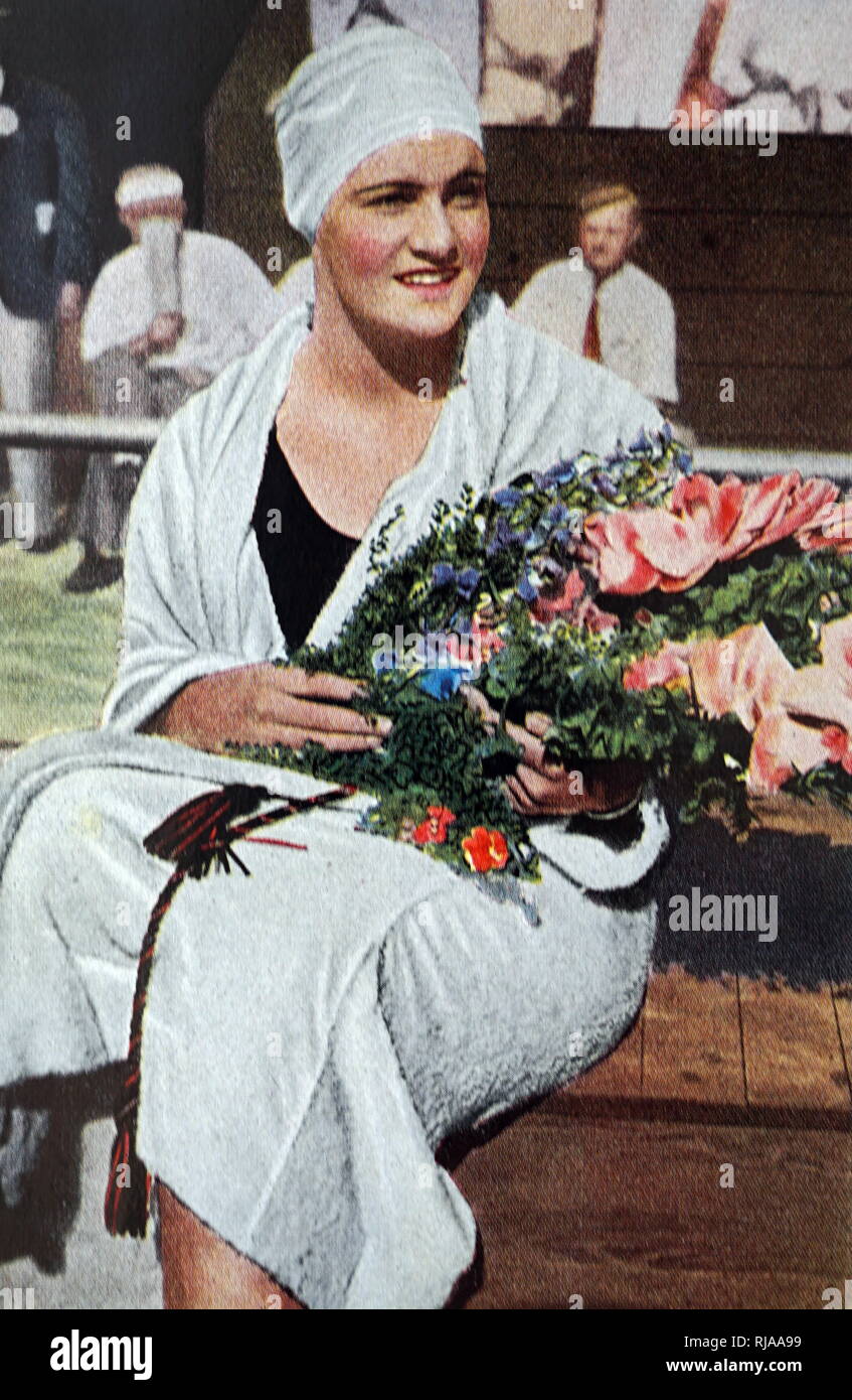 Foto von Clara 'Klara' Dennis (1916 - 1971) aus Australien, die Gold im 200 Meter Brustschwimmen bei den Olympischen Spielen 1932 gewann. Stockfoto