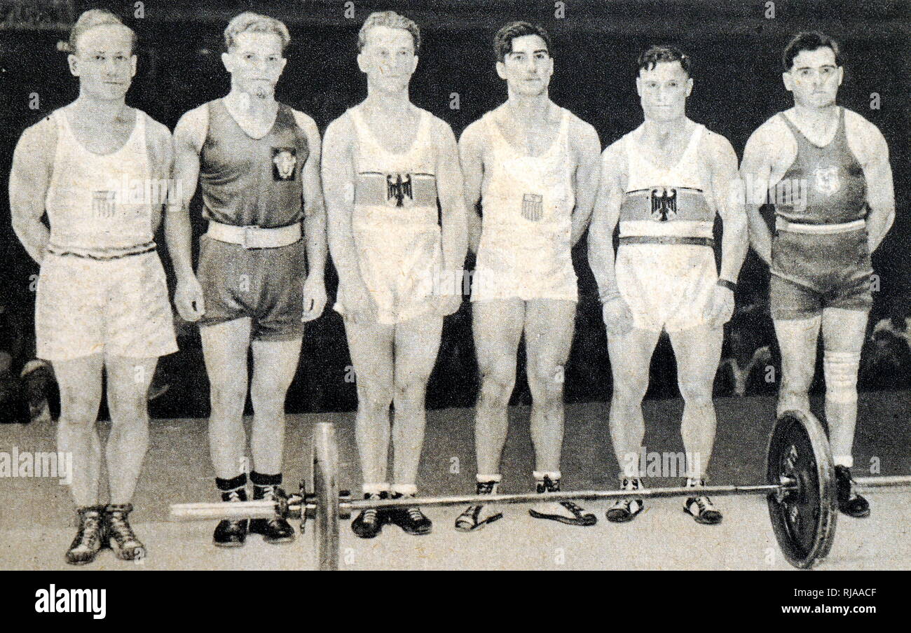 Foto von gewichtheber an den Olympischen Spielen 1932. 60 kg Klasse von Raymond Suvigny (1903-1945) aus Frankreich gewann auf der rechten Seite. Neben ihm Johannes "Hans" Wölpert (1898 - 1957) aus Deutschland und dritten Anthony Terlazzo (1911 - 1966) aus den USA. Stockfoto
