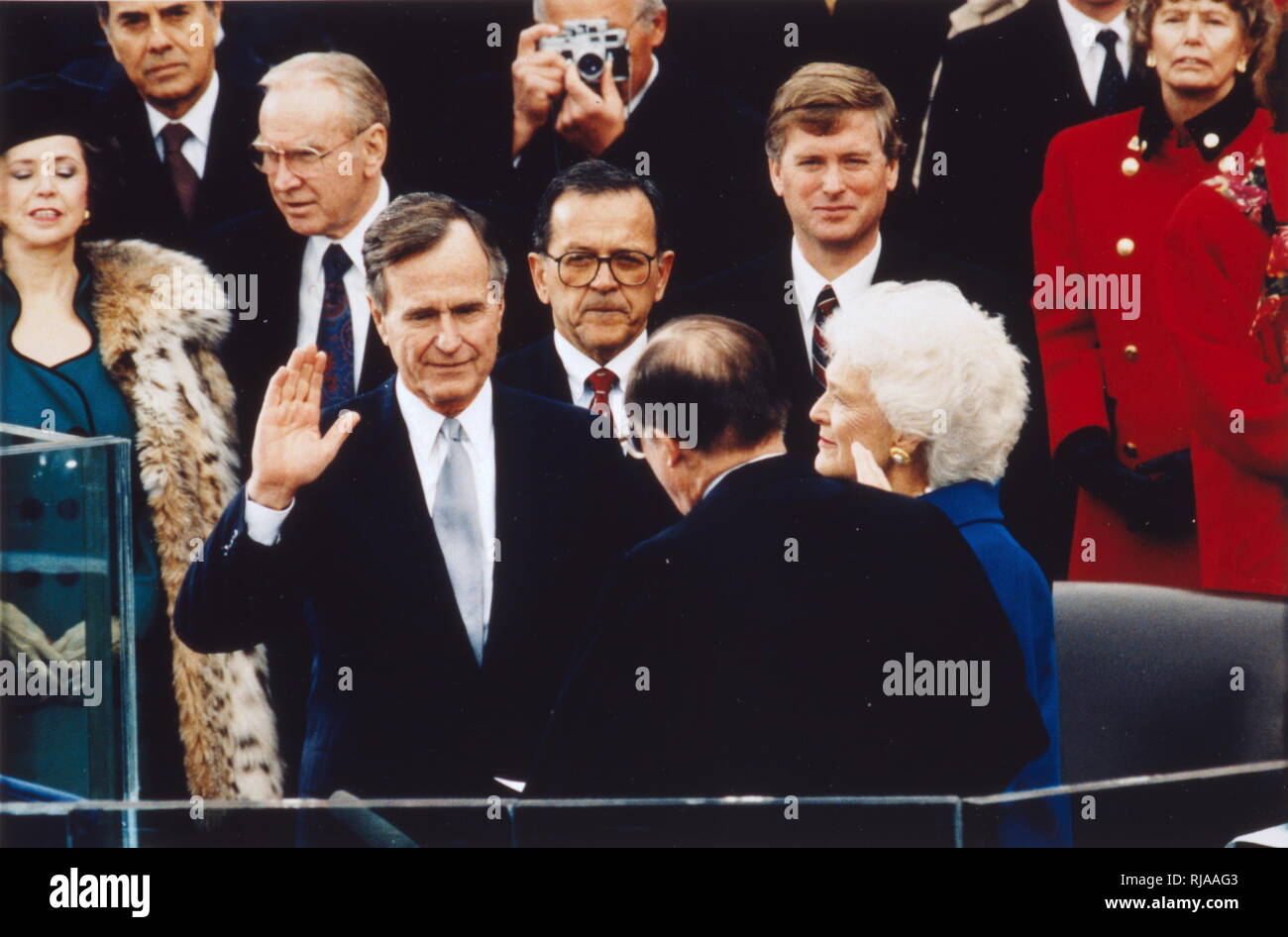 William Rehnquist die Verwaltung der Amtseid auf George Bush als Präsident der USA im Jahr 1969 Stockfoto