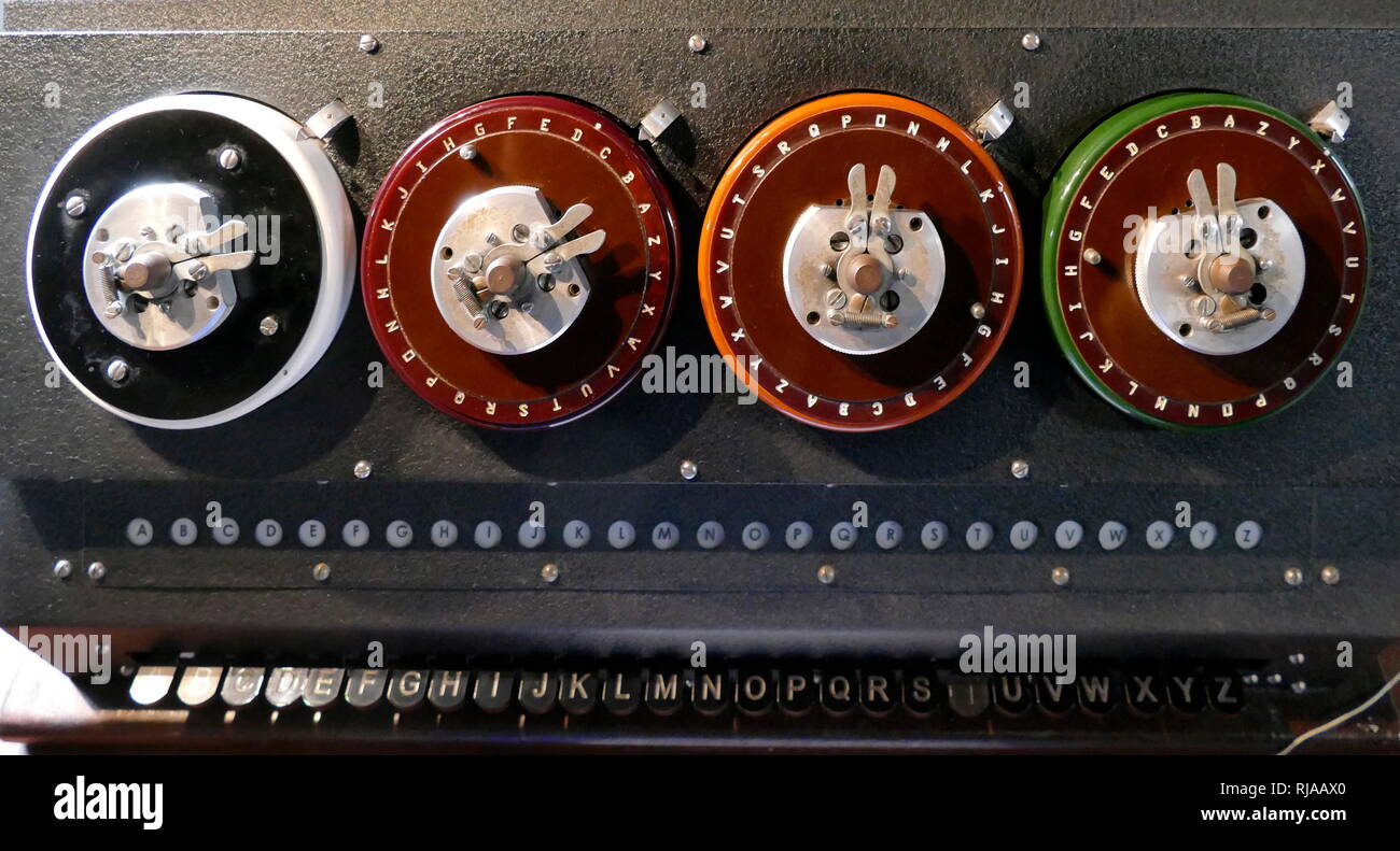 Detail einer Komponente der Maschine verwendet, die entschlüsselt Nachrichten vom Véhicule in Bletchley Park überprüfen. Dies zeigt die Patch-panels und 26-adrige Kabel verwendet, um Kabel die 'Menus'. Es umfasst die 'diagonale Boards", die trotz ihres Namens, physikalisch sind rechteckig. Die VÉHICULE war eine elektromechanische Vorrichtung, die von britischen cryptologists benutzt, um zu helfen, entschlüsseln Deutsche Enigma-maschine-verschlüsselte geheime Nachrichten während des Zweiten Weltkrieges. Das ursprüngliche Design des Véhicule wurde 1939 an die Regierung des Vereinigten Königreichs Code und Cypher School (GC&CS) in Bletchley Park von Alan Turing produziert, mit einem wichtigen re Stockfoto