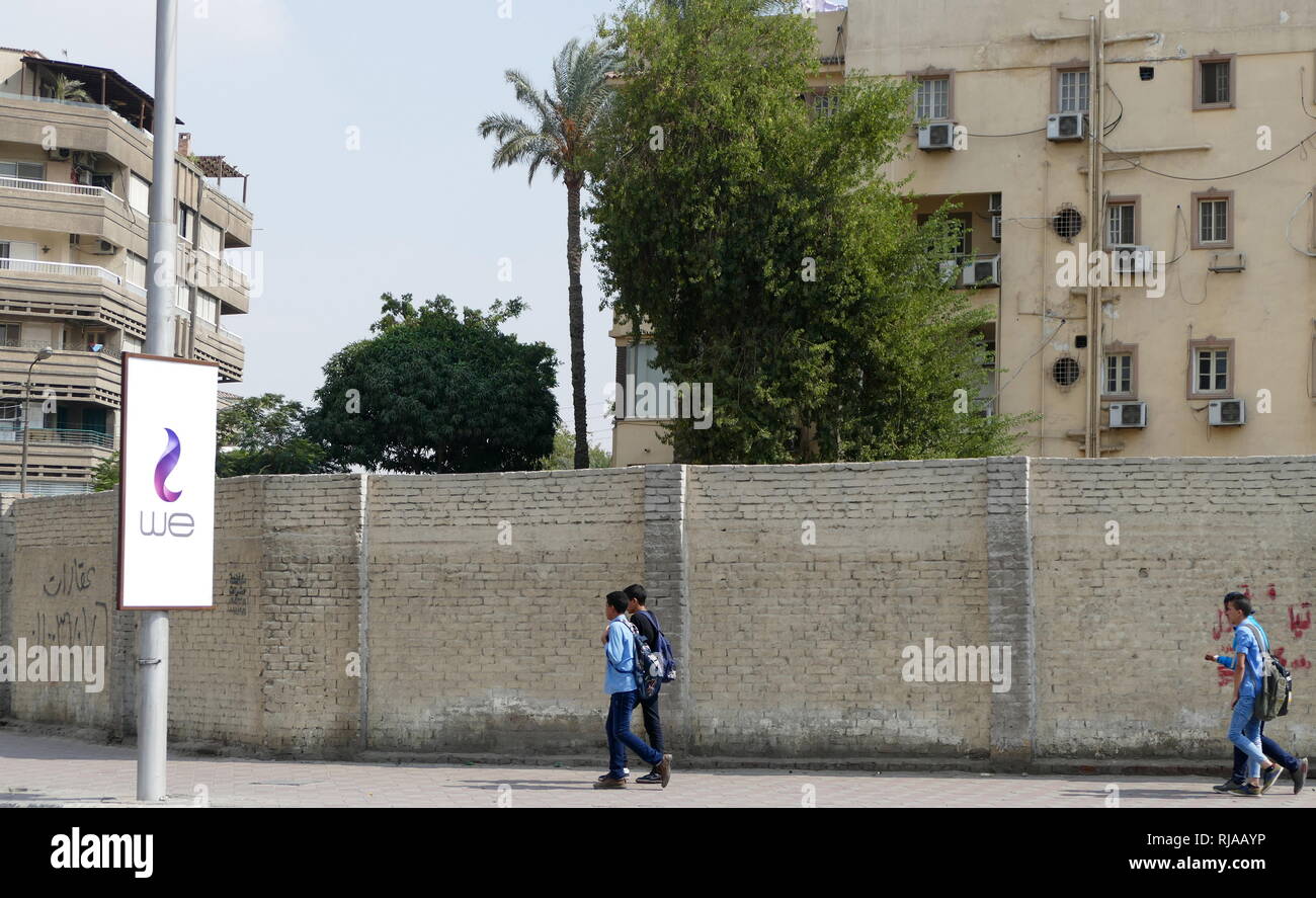 Ägyptischen High School Schüler, die Schule verlassen, in Kairo, Ägypten, 2018 Stockfoto