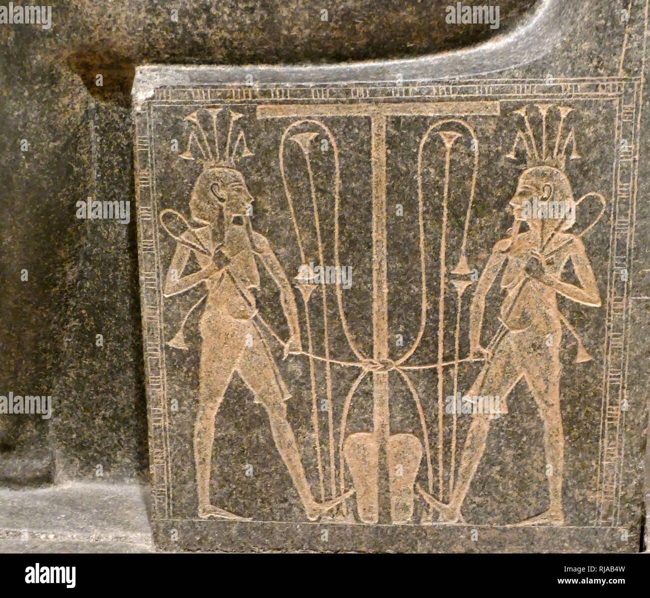 Seitenverkleidung von einer Statue der Gott Atum, die die Einheit von Ober- und Unterägypten. 18. Dynastie 1308 v. Chr. Stockfoto