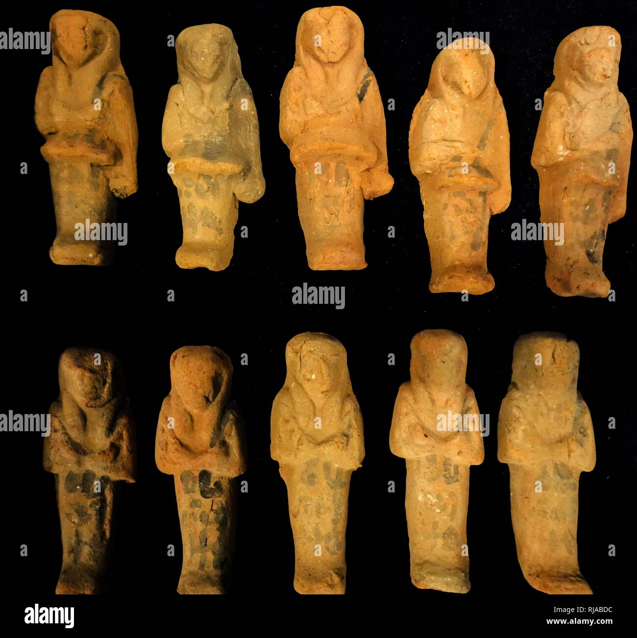 Ushabti (uschebti oder shawabti), funerary Figuren im Alten Ägypten verwendet. Ushabti wurden in Gräbern unter den Grabbeigaben und Waren gedacht als Diener oder Handlanger für die Verstorbenen zu handeln, sollten Sie aufgefordert werden, die manuelle Arbeit im Jenseits zu tun. Stockfoto