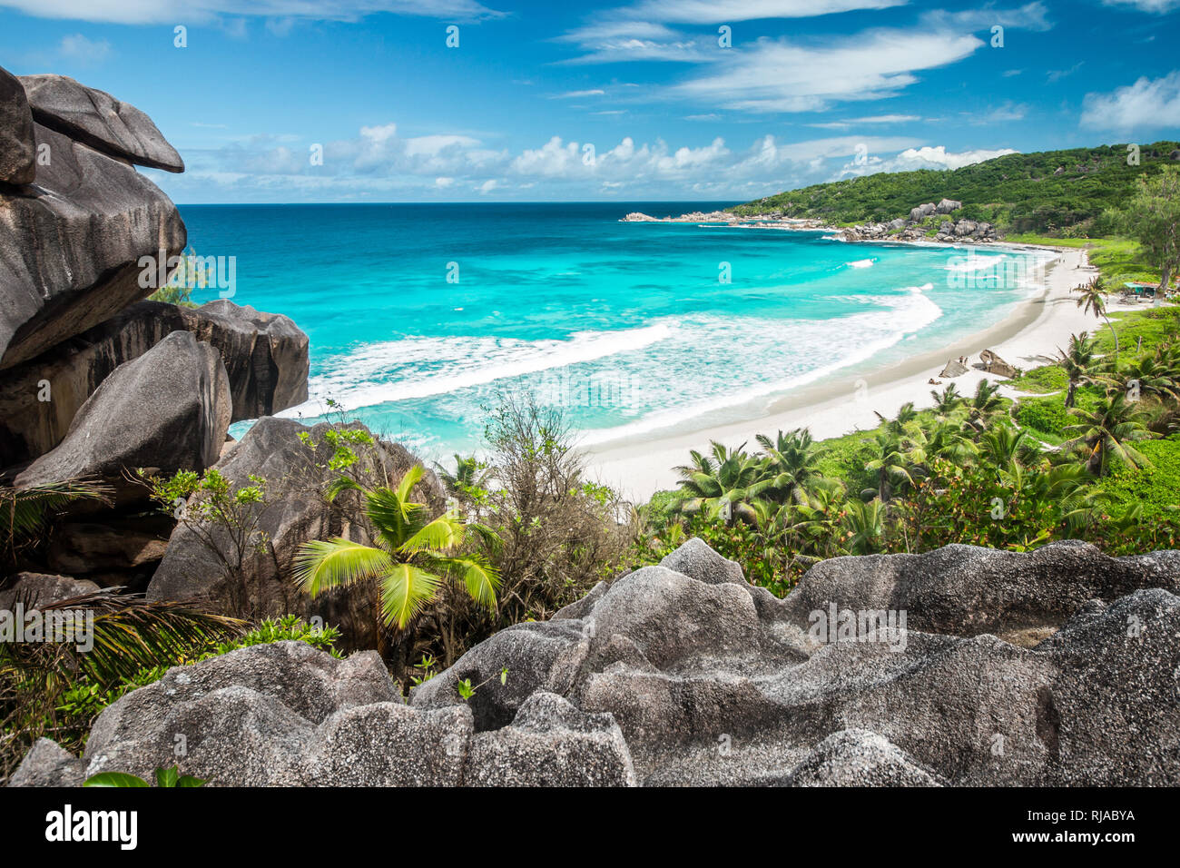 Herrlichen Blick auf Strand Grande Anse auf La Digue Island, Seychellen entfernt Stockfoto