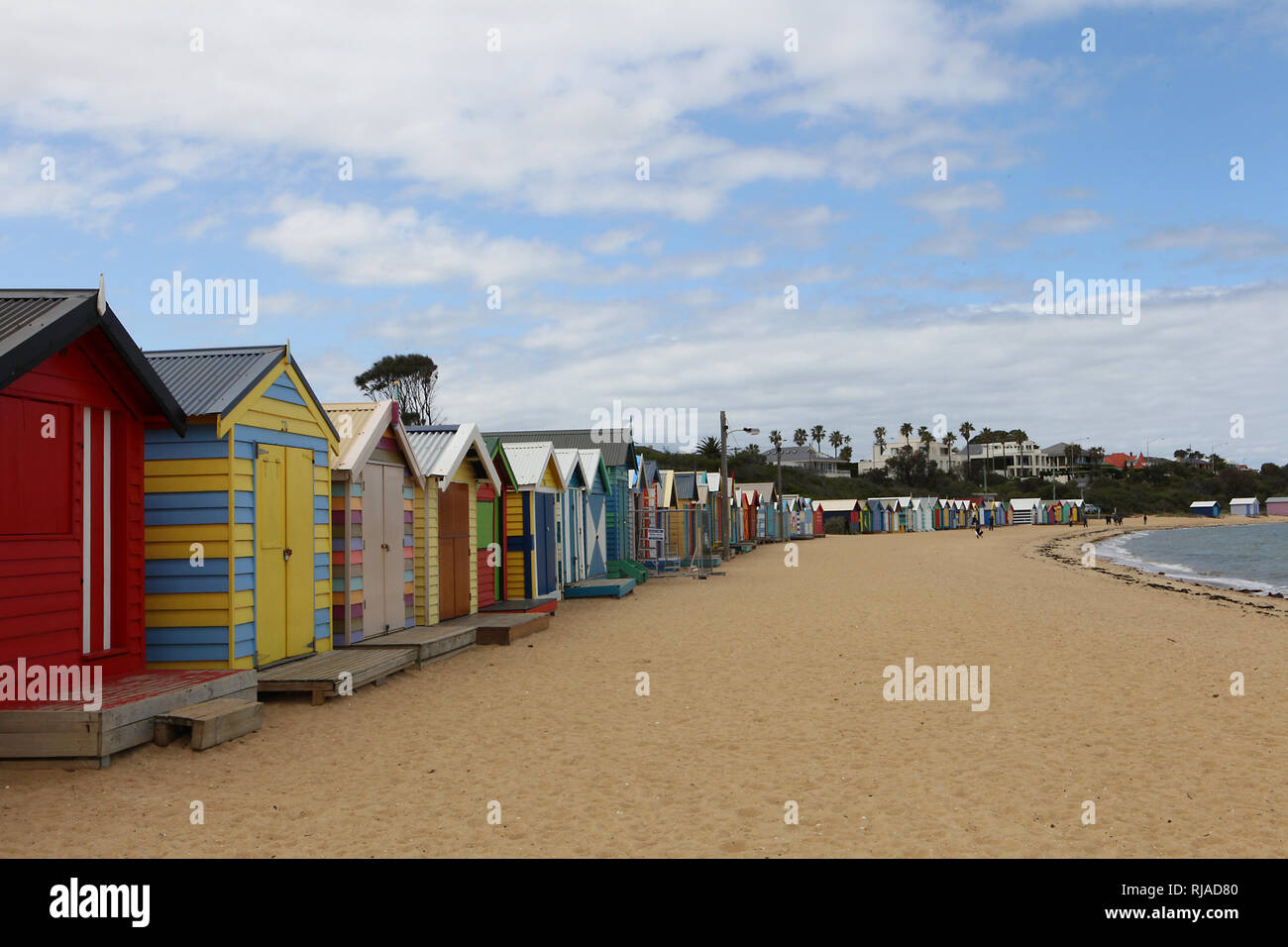 Besuchen sie Australien. Brighton Baden Boxen in Melbourne, Victoria, Australien auf den Strand von Port Phillip Bay Stockfoto