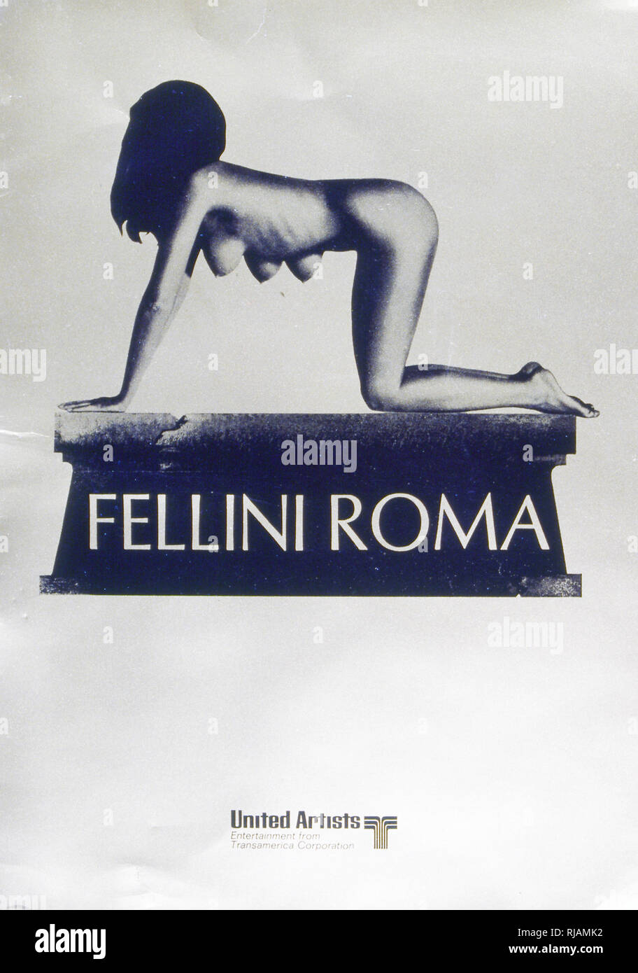 1972 Film Posta für "Roma" von Fellini. Ein semi-autobiographische, poetische Komödie - Drama Film, Regisseur Federico Fellini's aus seiner Heimatstadt Rimini nach Rom als Jugend. Es ist eine Hommage an die Stadt, dargestellt in einer Reihe von lose verbundenen Episoden während der beiden Rom von Vergangenheit und Gegenwart. Federico Fellini (1920 - 1993) war ein italienischer Filmregisseur und Drehbuchautor. Stockfoto