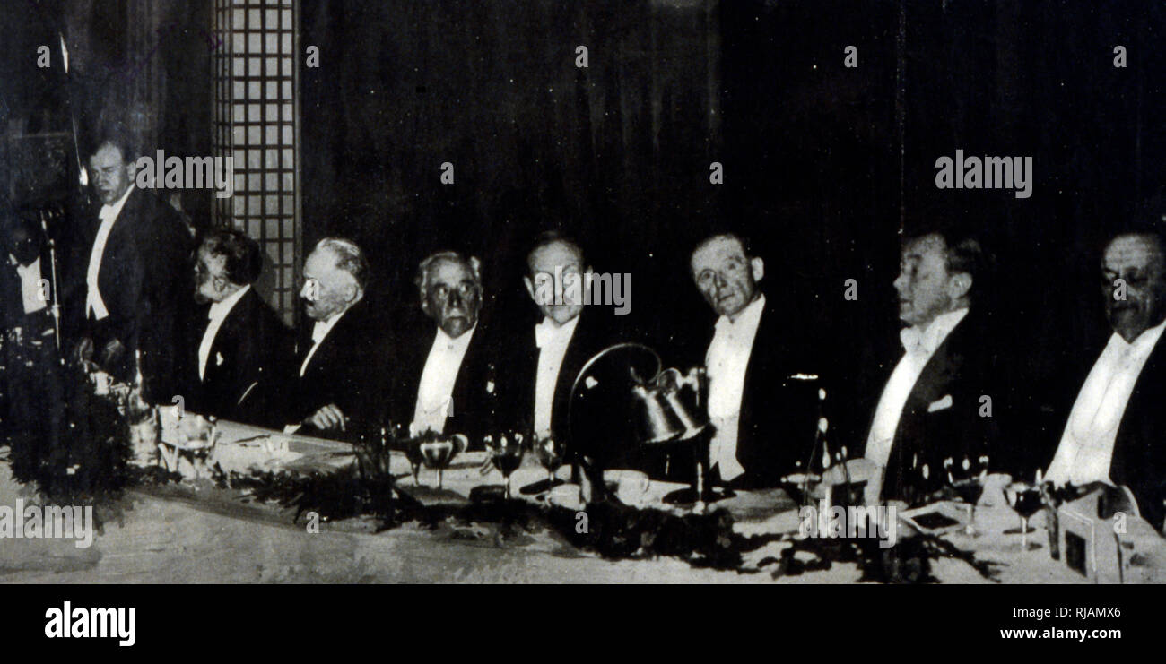 Edouard Daladier (1884-1970), französischer Politiker und Ministerpräsident von Frankreich zu Beginn des Zweiten Weltkriegs. Rede auf ein Essen im Jahr 1938 Stockfoto