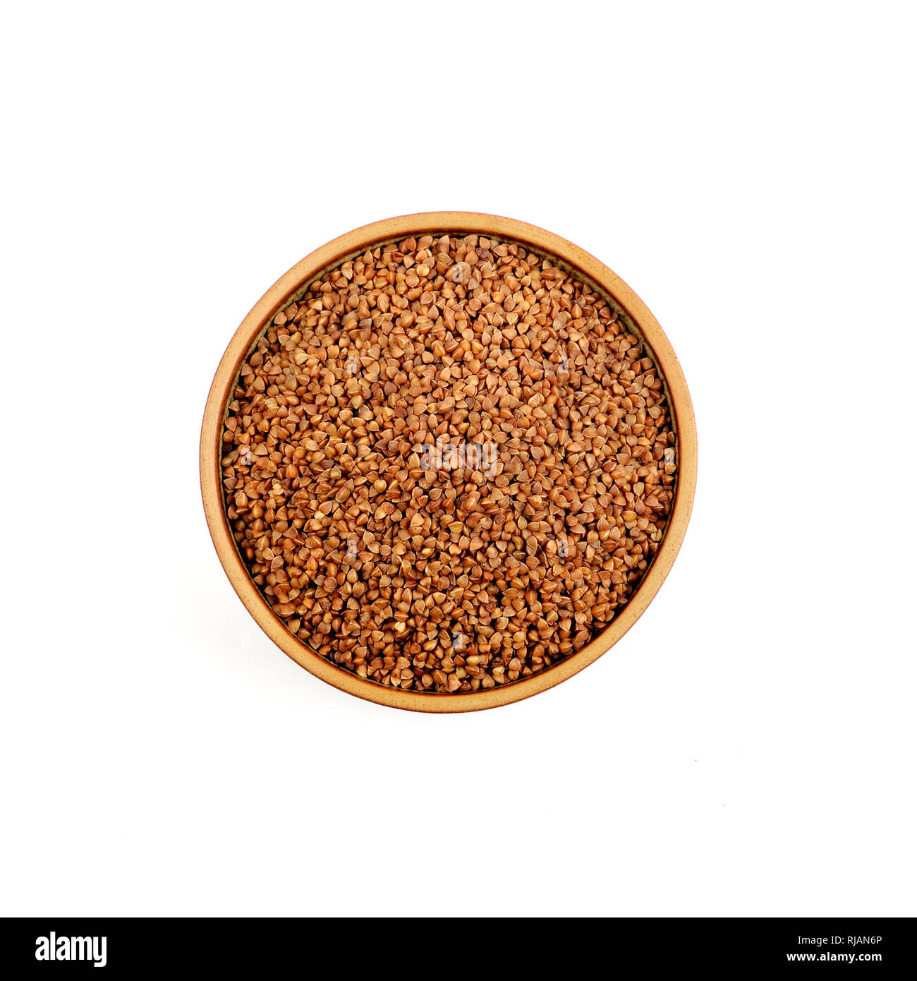 Buchweizengrütze in eine Schüssel Getreide kein Gluten enthält. Natürliche nützliche diätetisches Produkt. Lebensmittelgeschäft oder medizinisches Konzept. Flach. Stockfoto