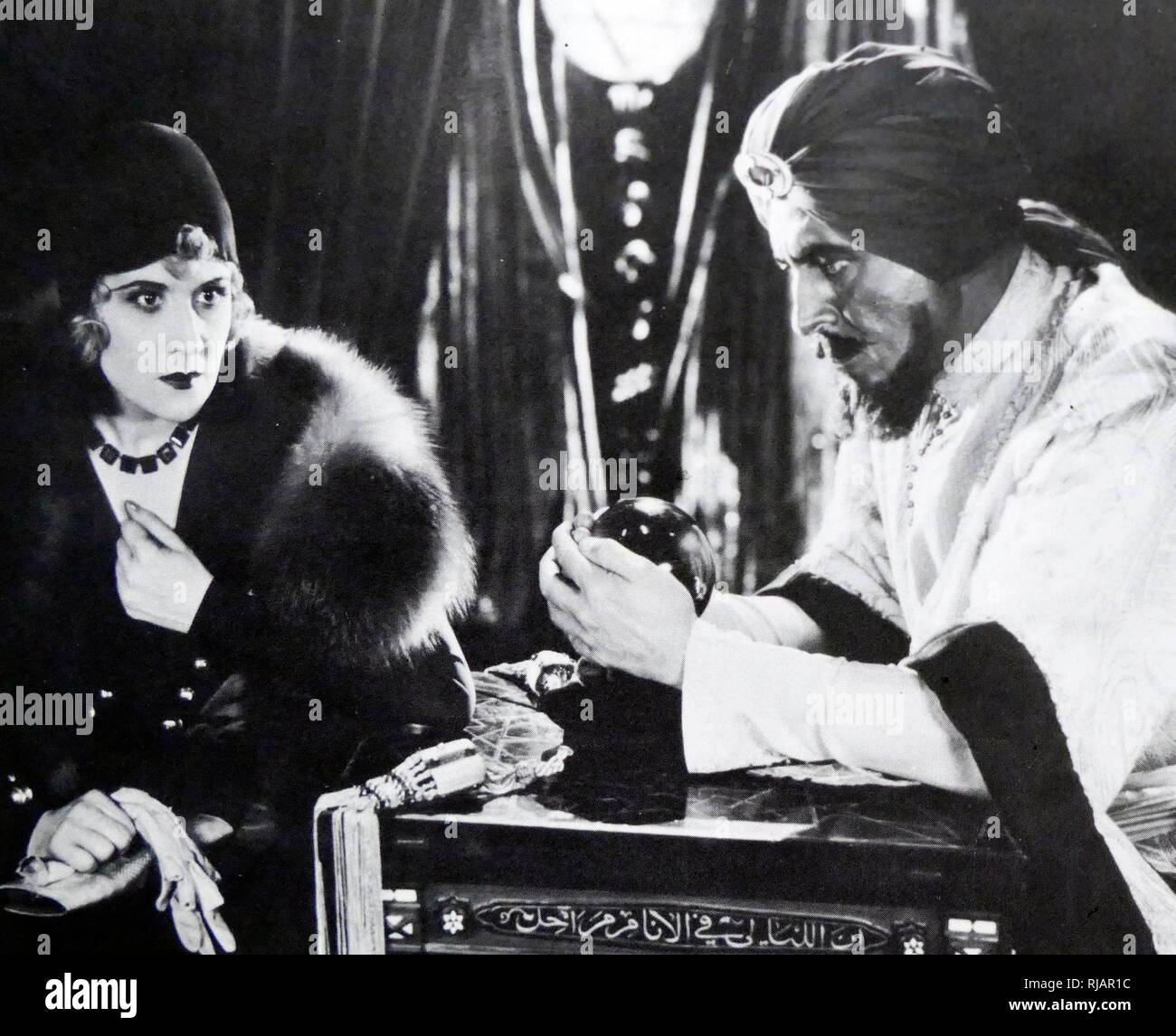 Dem Scharlatan ist ein 1929 teil-talkie Film unter der Regie von George Melford mit Robert N. Lee, Holmes E. Herbert Margaret Livingston, Rockliffe Fellowes, aus dem Jahre 1923 spielen Die scharlatan von Leonard Praskins und Ernest Pascal Stockfoto