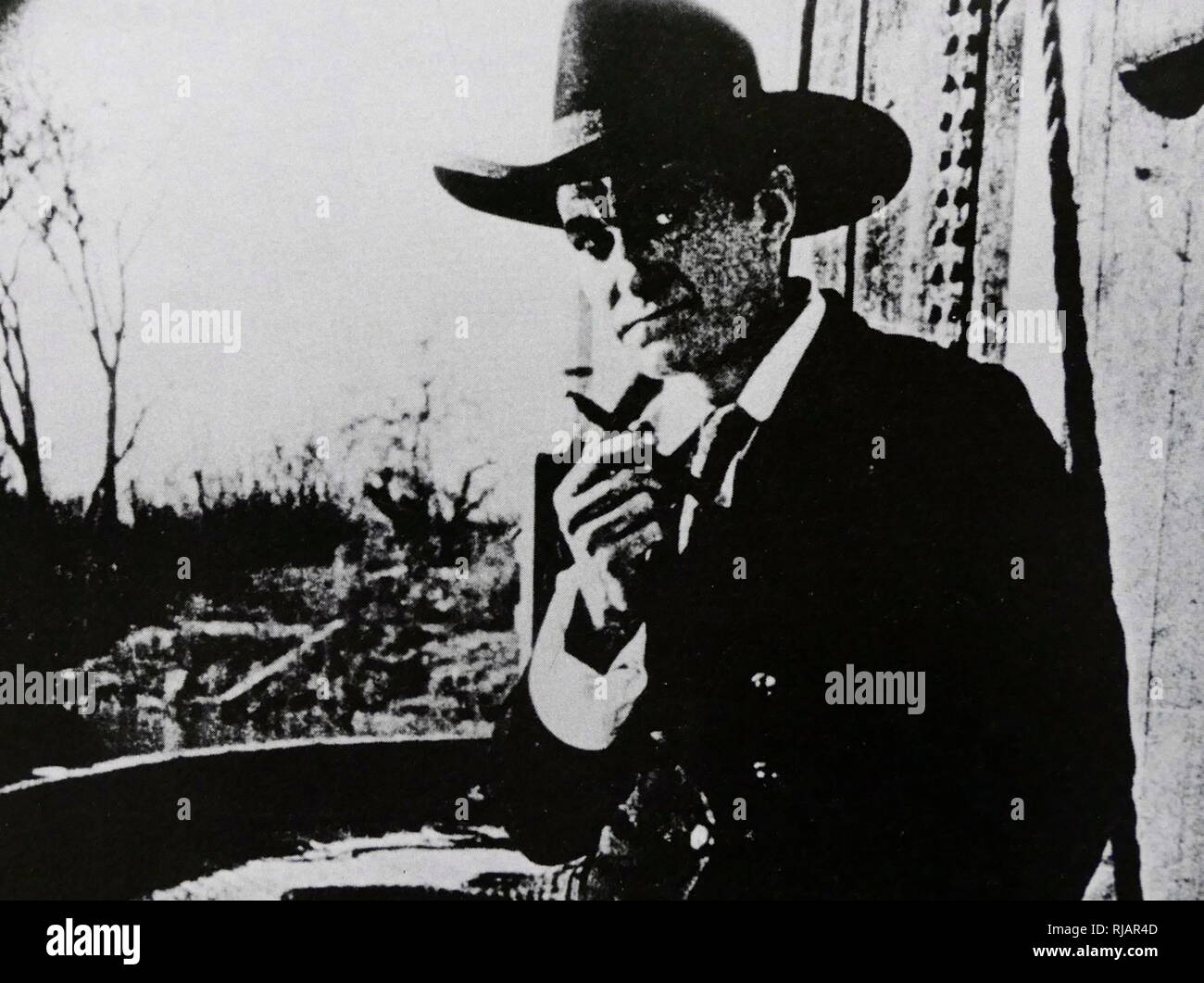 Harry Carey in "Die Ausgestoßenen der Poker Flat "a 1919 amerikanischen Western Film, unter der Regie von John Ford. Der Film ist als verloren zu sein. Das Drehbuch ist auf das Jahr 1869 Geschichte mit dem gleichen Namen von Bret Harte basiert. Harry Carey (1878-1947) war ein US-amerikanischer Schauspieler und einer der Stummfilm frühesten Superstars. Stockfoto