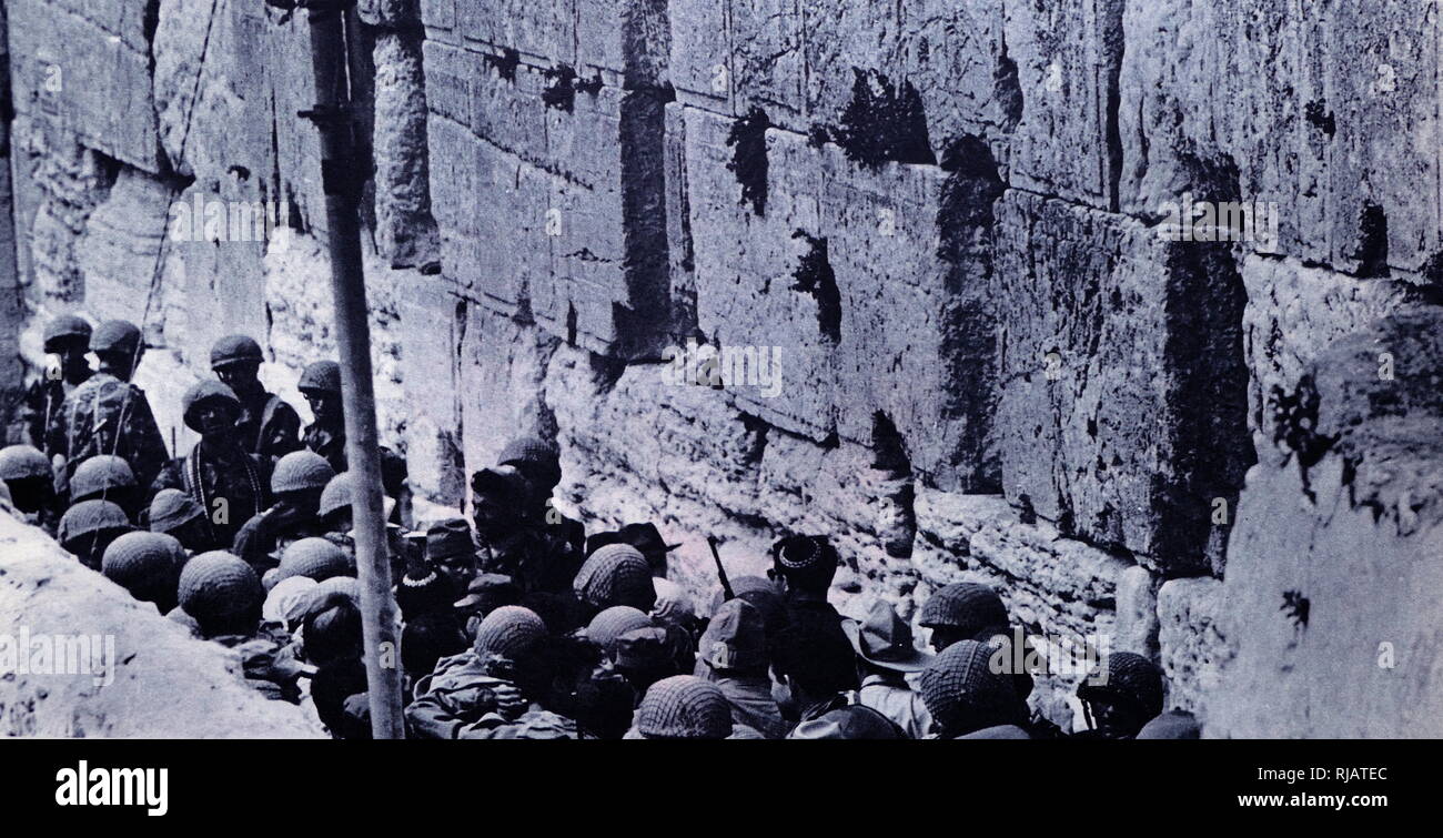 Die israelischen Streitkräfte erreichen die Westliche Mauer in Jerusalem nach der Erfassung von Ostjerusalem während der sechs Tage Krieg, 1967 Stockfoto