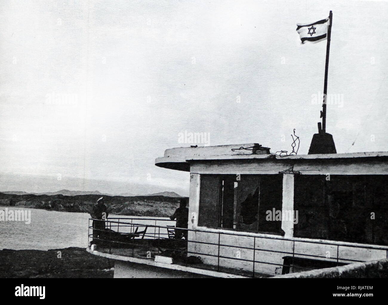 Israelische Flagge über einem erfassten Ägyptischer Gebäude in Sharm El Sheikh, Sinai während der 1967 Sechs Tage Krieg fliegen Stockfoto