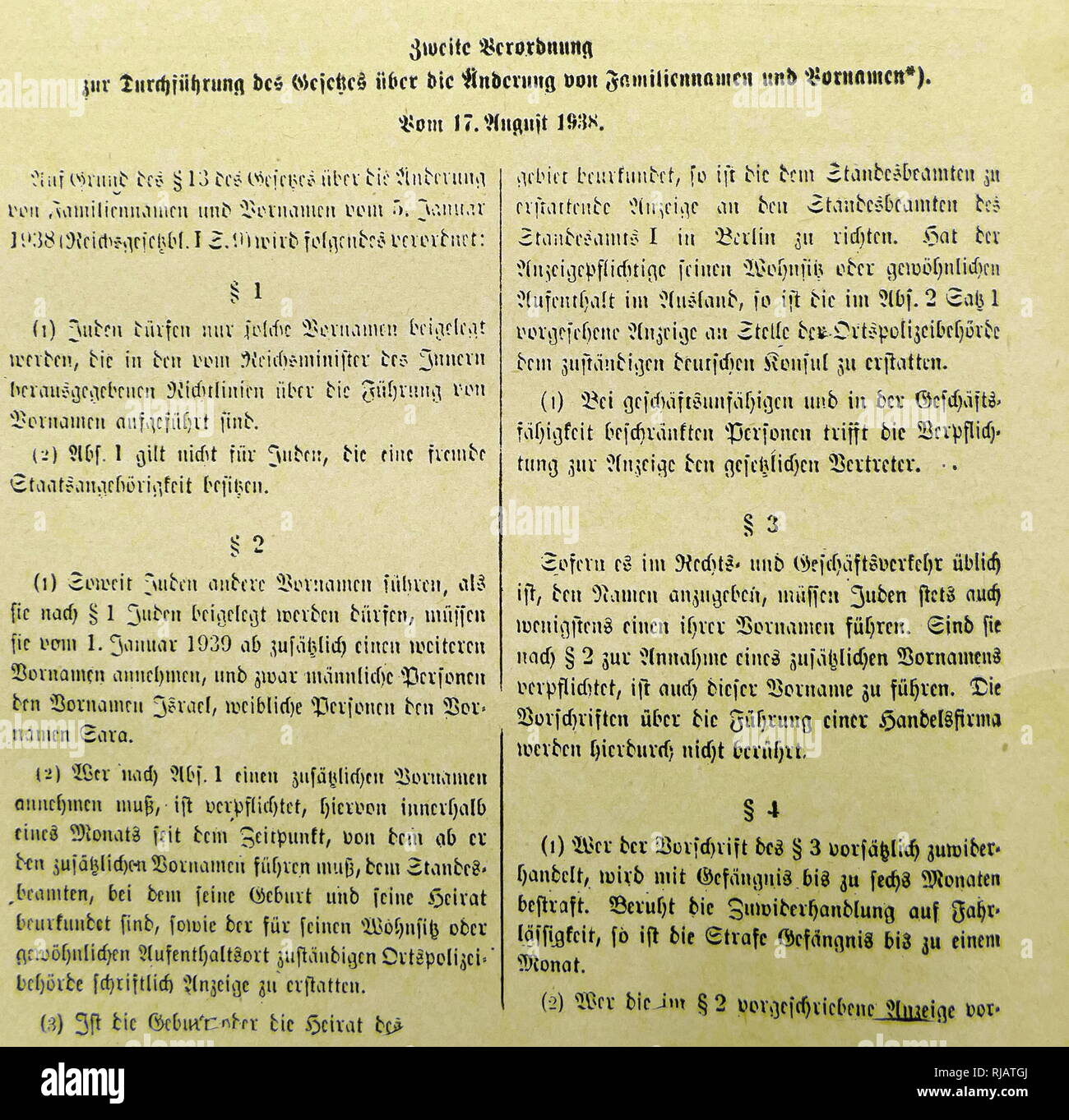 Ns-Zeit zweiten Dekret, in Bezug auf die Umsetzung des Gesetzes über die Änderung von Vor- und Familiennamen. 17. August 1938. Abschnitt I (1) Juden müssen nur die ersten Namen, die in den Weisungen des Reichsministers des Innern erteilt aufgezählt sind, in Bezug auf die Lager der ersten Namen gegeben werden. (2) Abschnitt 1 gilt nicht für Juden ausländischer Staatsangehörigkeit gelten. Abschnitt II (1) Wenn Juden andere Namen tragen als solche für die Juden aufgrund von Abschnitt 1 genehmigt, so müssen - ab 1. Januar 1939 --- Ein weiterer Vorname, nämlich "Israel" für Männer und der Ara' für Frauen erlassen. Stockfoto