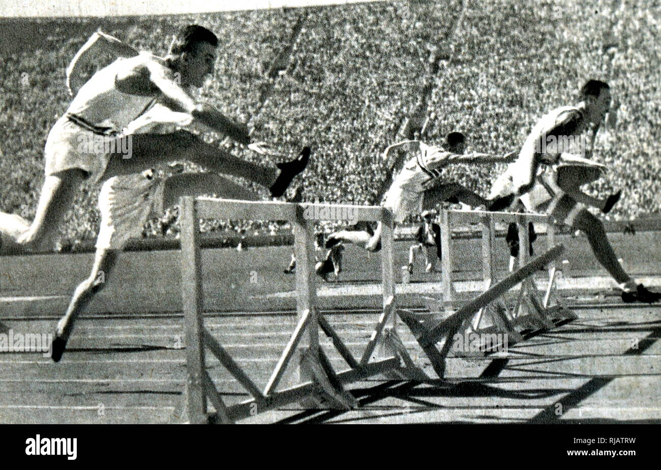 Foto der 110 m Hürden Finale während der Olympischen Spiele 1932, wo George Saling (1909-1933) Gold für die USA. Stockfoto