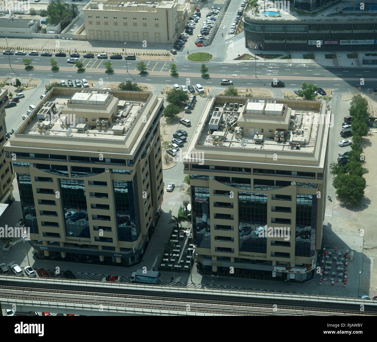 Dubai ist die größte und bevölkerungsreichste Stadt in den Vereinigten Arabischen Emiraten (VAE). Es befindet sich an der südöstlichen Küste des Persischen Golf gelegen und ist die Hauptstadt des Emirats Dubai, einem der sieben Emirate, die das Land machen. Dubai entstand als eine globale Stadt und Wirtschaftszentrum des Nahen Ostens. Stockfoto