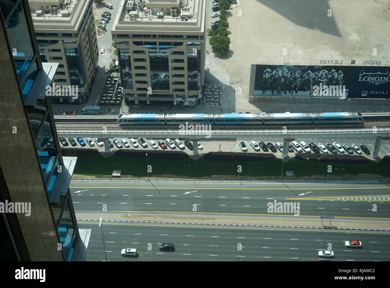 Dubai ist die größte und bevölkerungsreichste Stadt in den Vereinigten Arabischen Emiraten (VAE). Es befindet sich an der südöstlichen Küste des Persischen Golf gelegen und ist die Hauptstadt des Emirats Dubai, einem der sieben Emirate, die das Land machen. Dubai entstand als eine globale Stadt und Wirtschaftszentrum des Nahen Ostens. Stockfoto