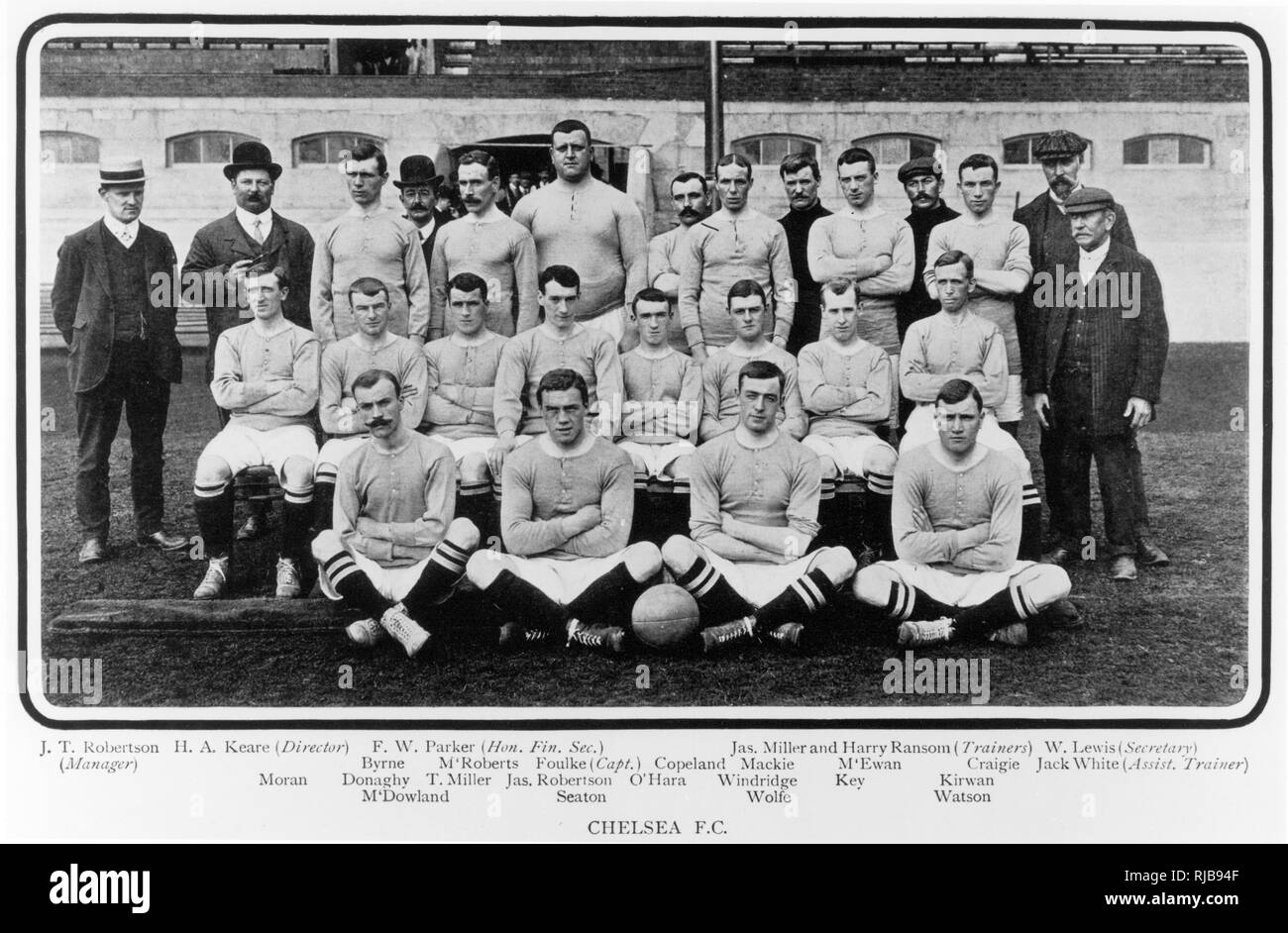 Chelsea Football Club Team und Management, Saison 1905-1906 (Namen unter dem Foto). Stockfoto