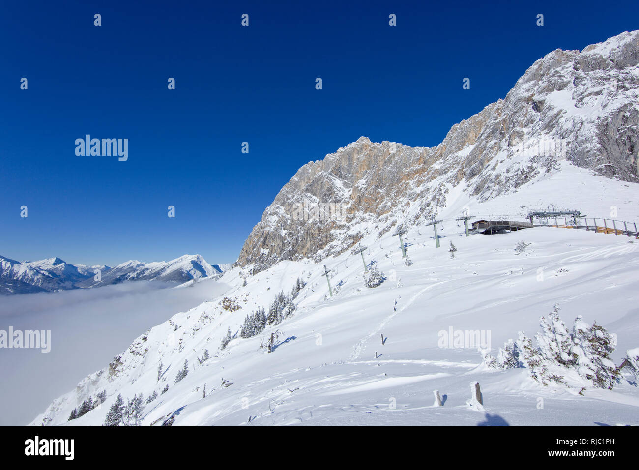 Skigebiet Ehrwalder Alm, Wettersteingebirge, in der Nähe von Ehrwald, Tirol, Österreich Stockfoto