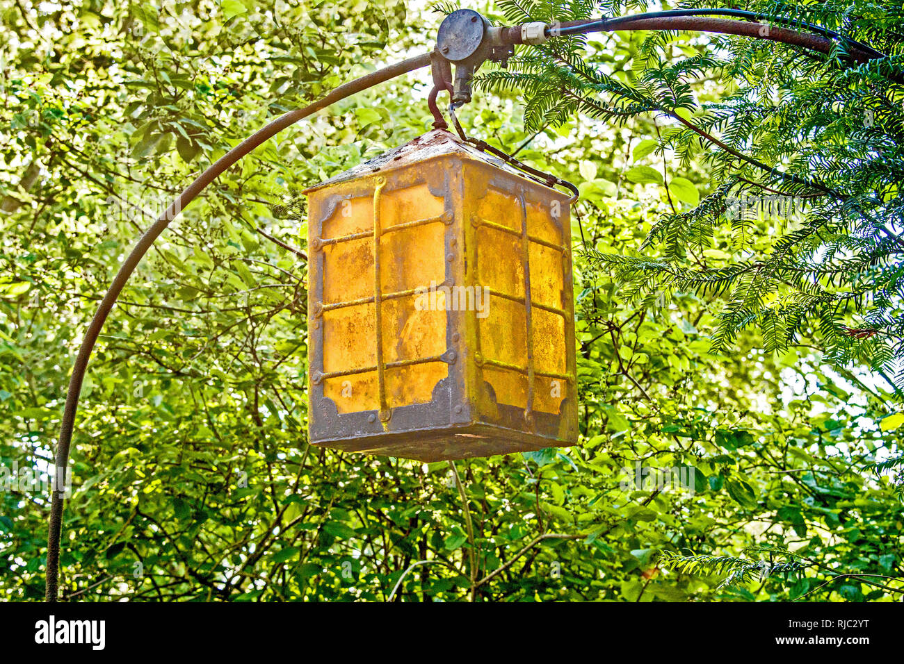 Berwick (England, Sussex): Kirche St. Michael und alle Engel - Kirchhof Stockfoto