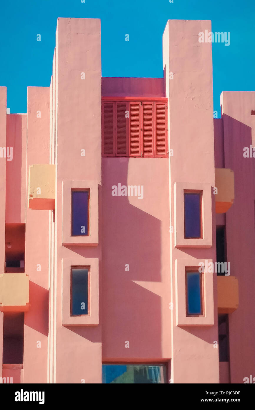 Wände von La Muralla Roja Gebäude in Calpe, Spanien Stockfoto